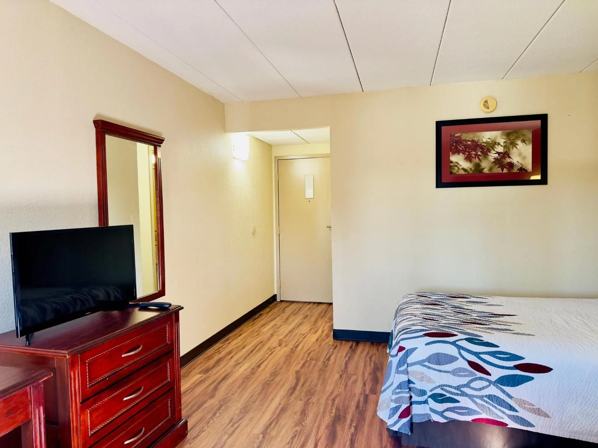 Bedroom, Bed in Red Roof Inn Hartford - Vernon