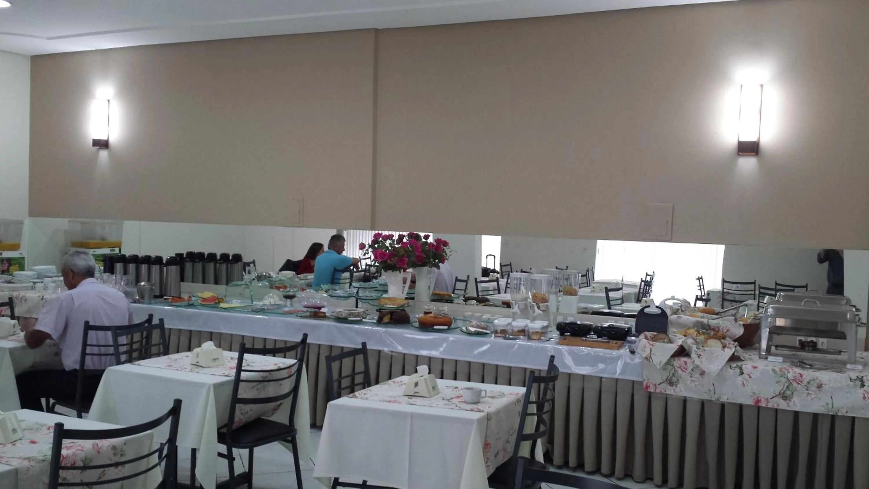 Restaurant/places to eat in Hotel Pouso Novo