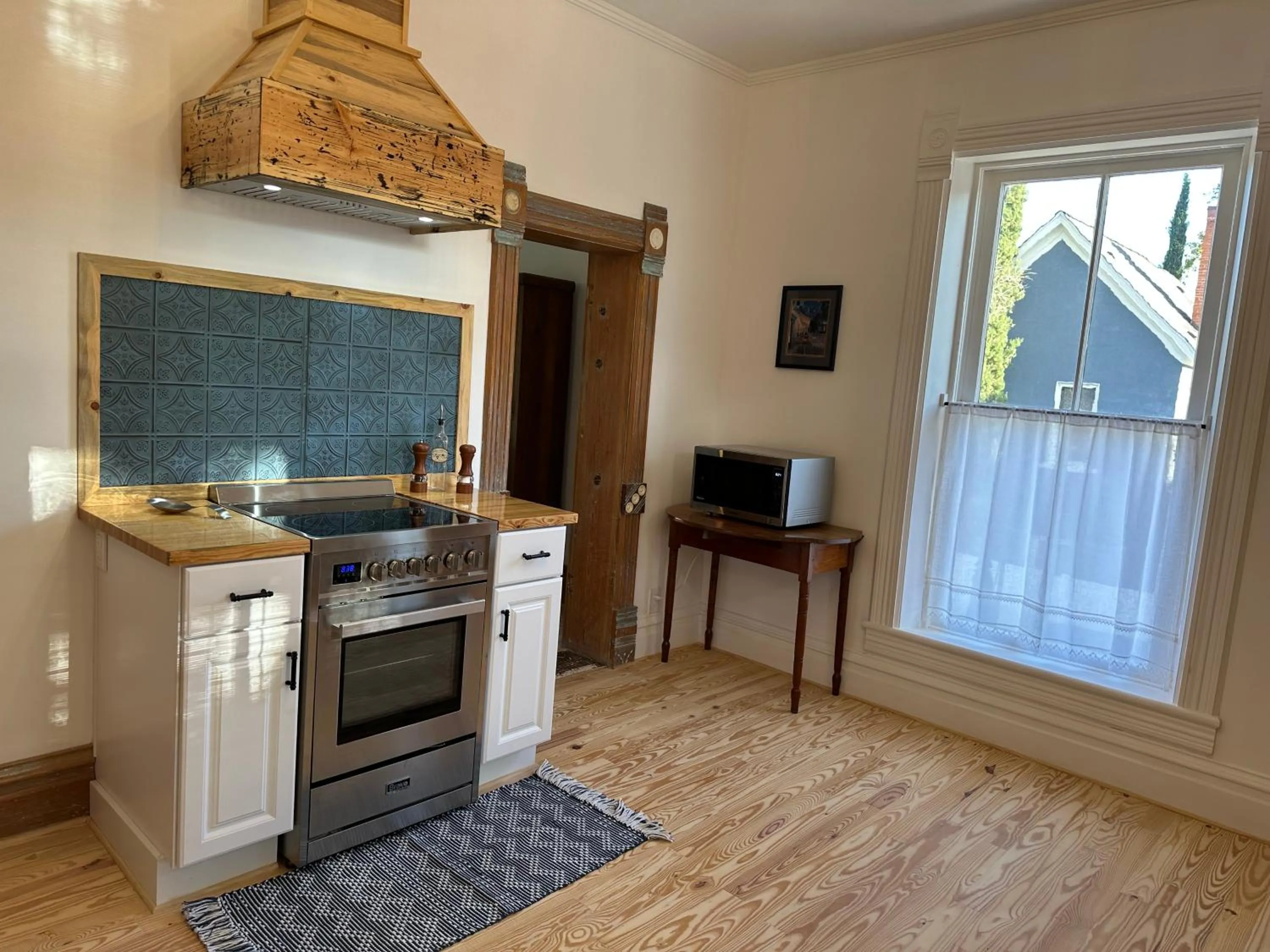 Kitchen or kitchenette in The Cottage at 241 North