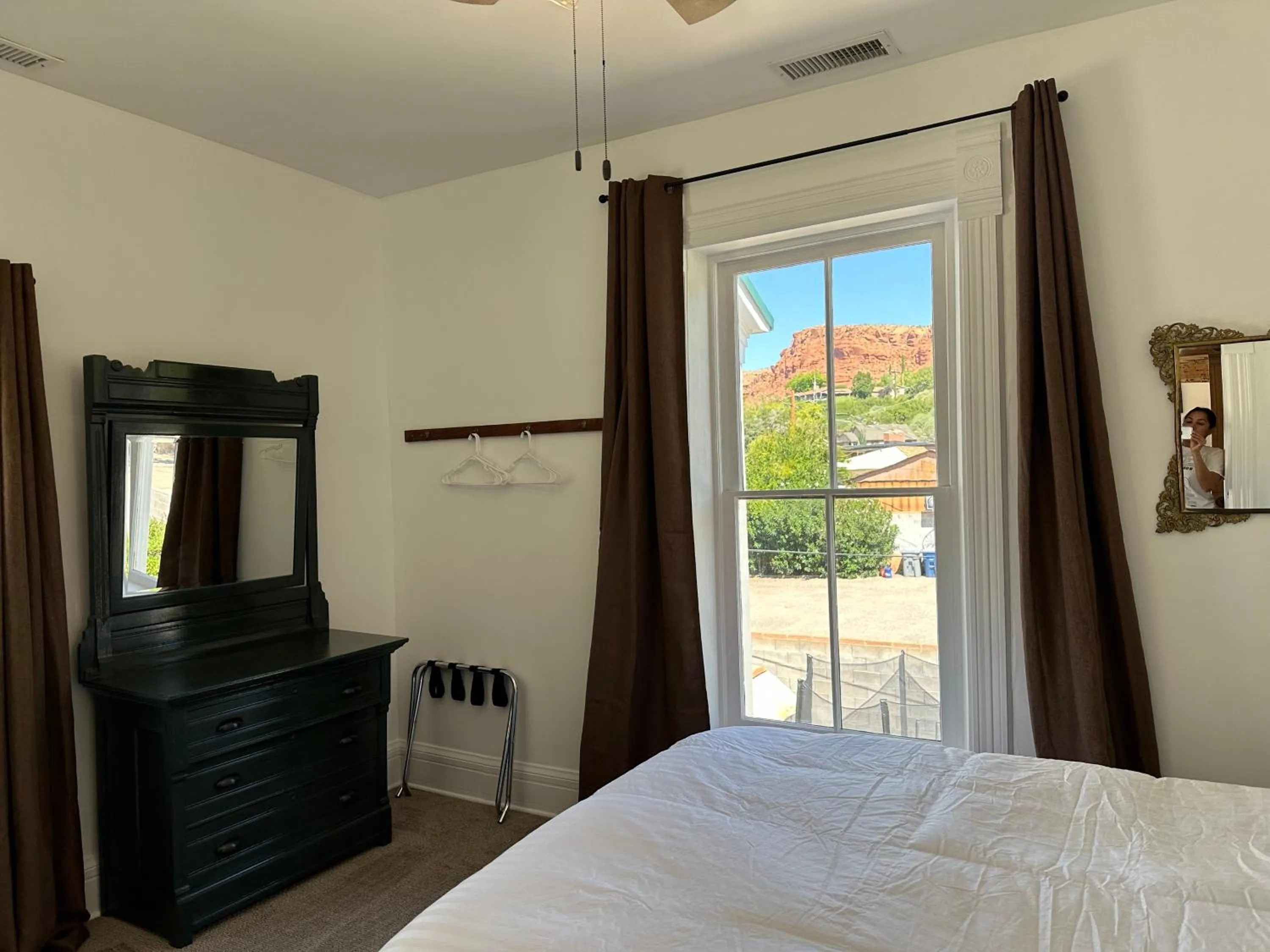 Bedroom, Bed in The Cottage at 241 North