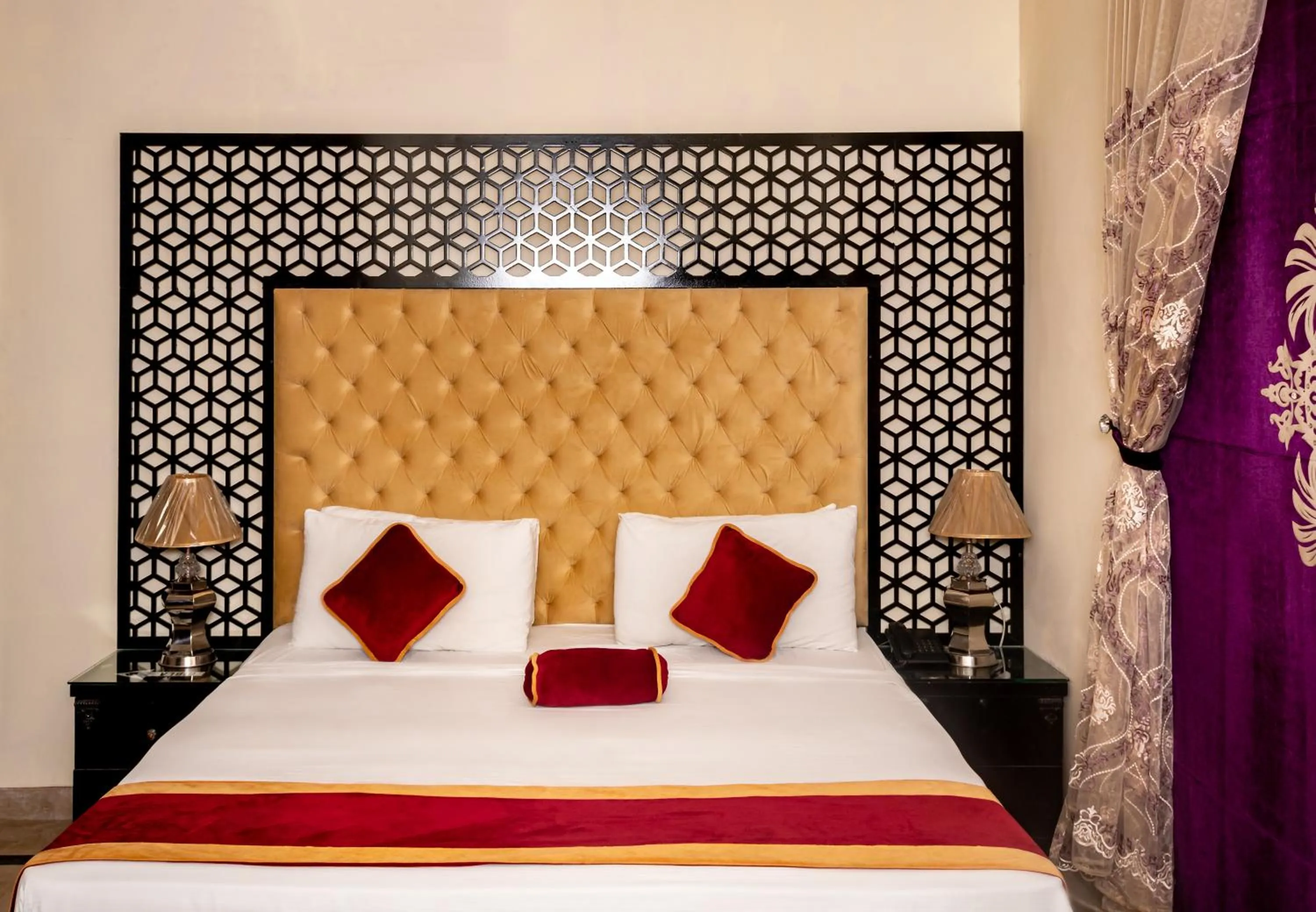 Bed in Rose Palace Hotel, Garden Town