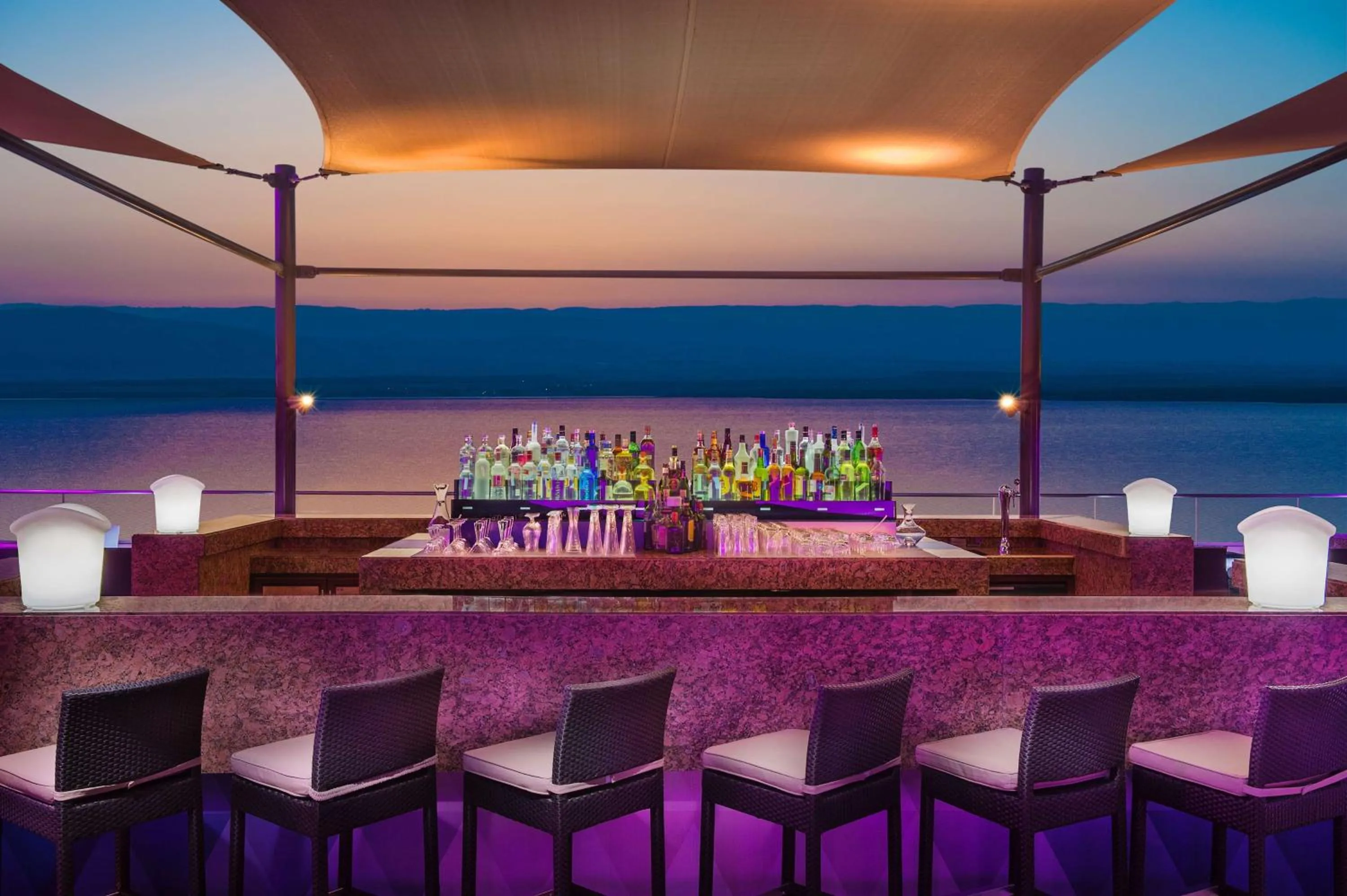 Lounge or bar in Hilton Dead Sea Resort & Spa