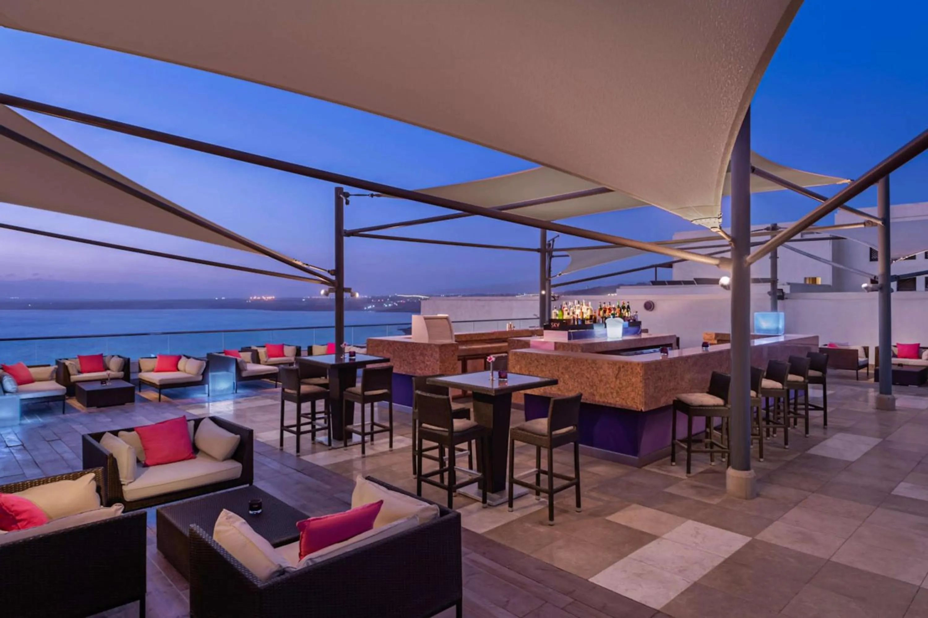 Lounge or bar in Hilton Dead Sea Resort & Spa