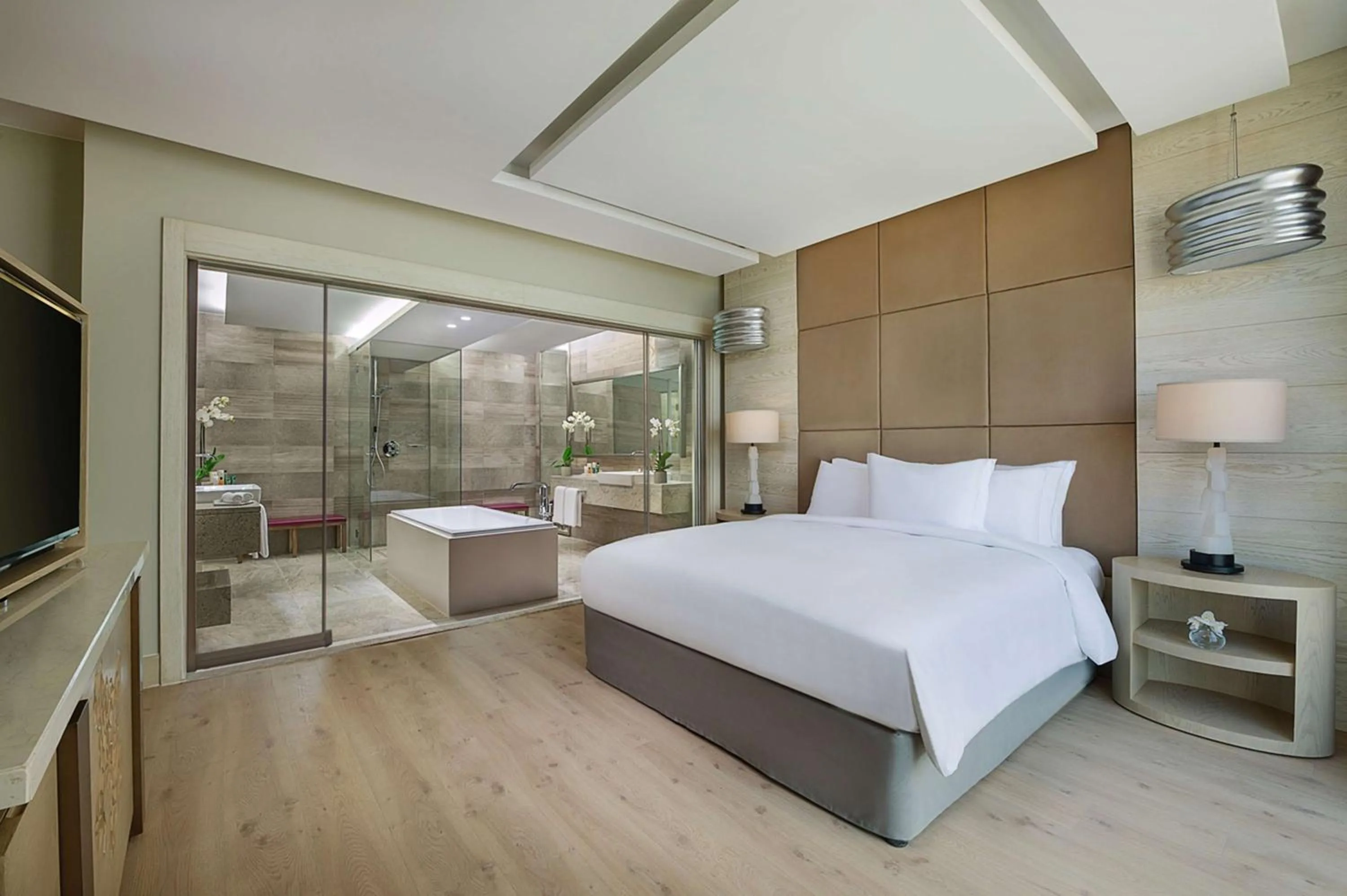 Bathroom, Bed in Hilton Dead Sea Resort & Spa