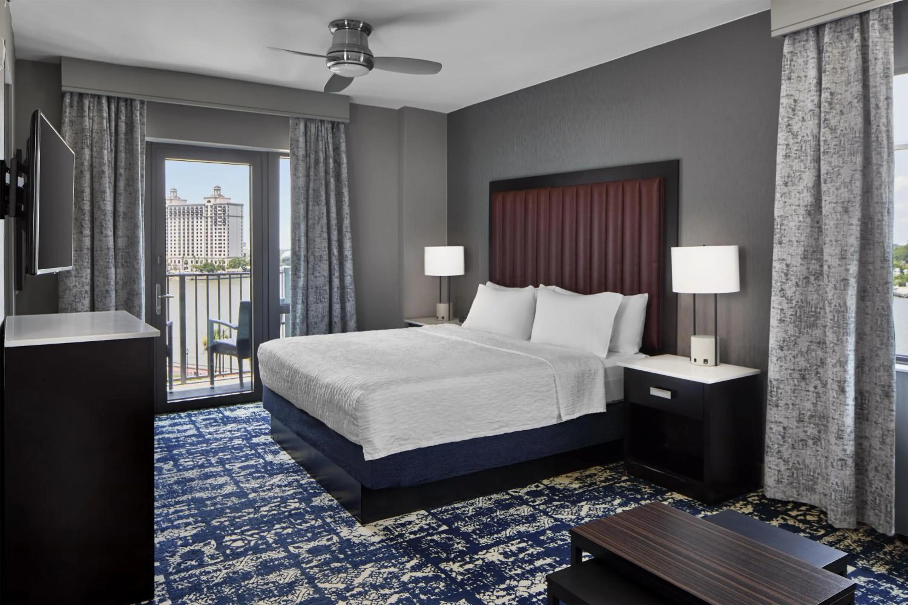 Bed in Homewood Suites Savannah Historic District/Riverfront