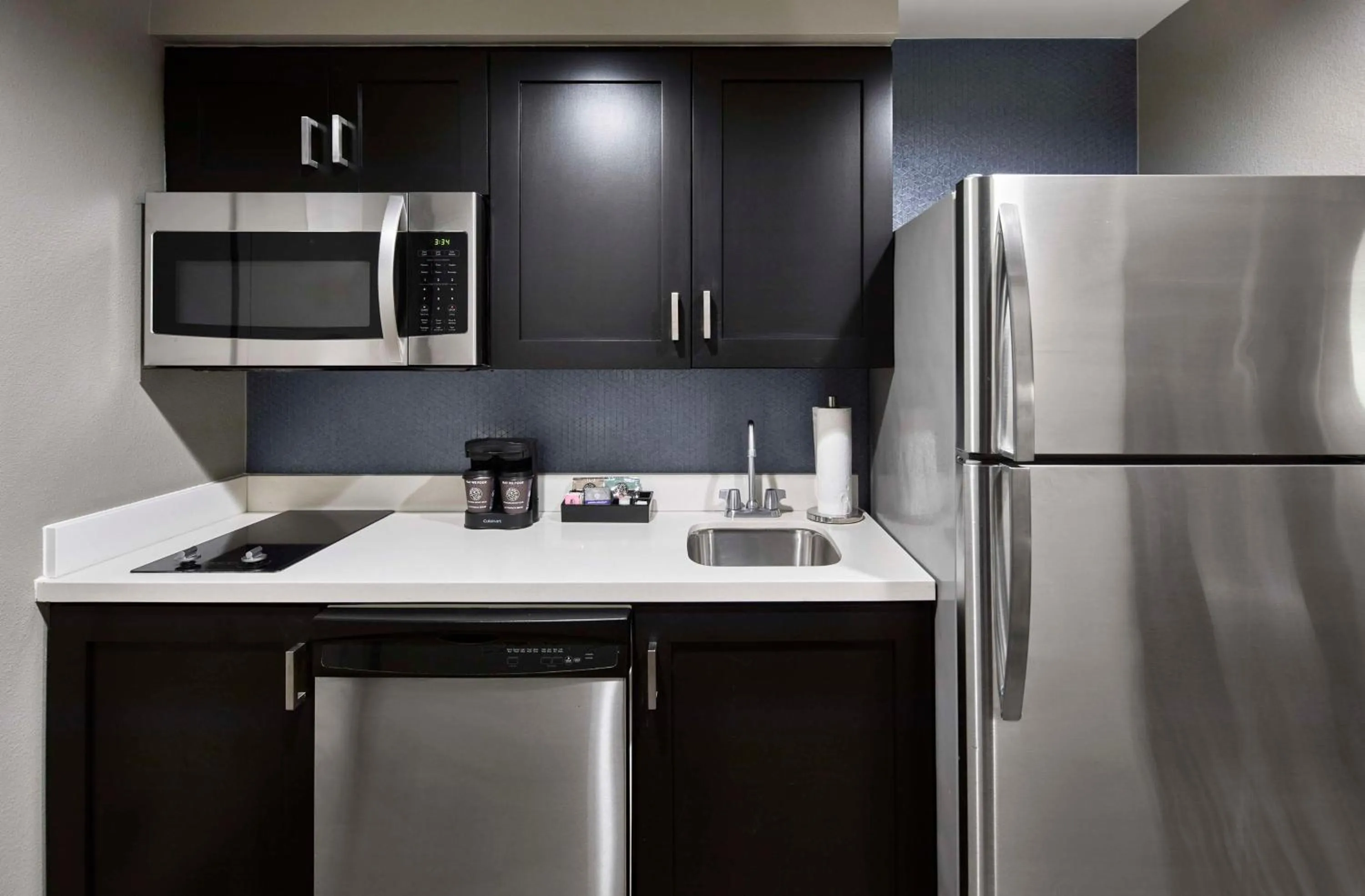 Kitchen or kitchenette in Homewood Suites Savannah Historic District/Riverfront