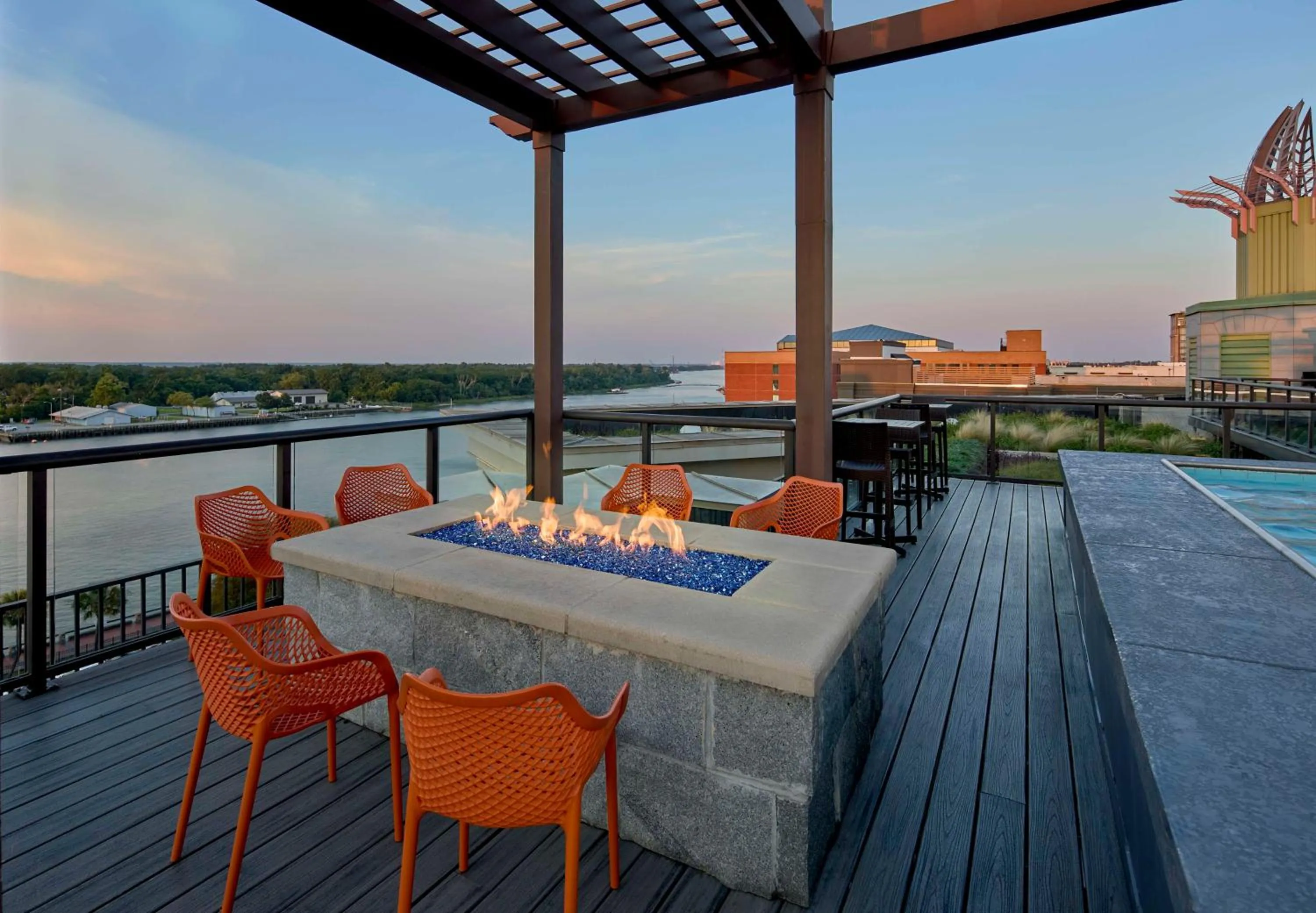 Patio in Homewood Suites Savannah Historic District/Riverfront