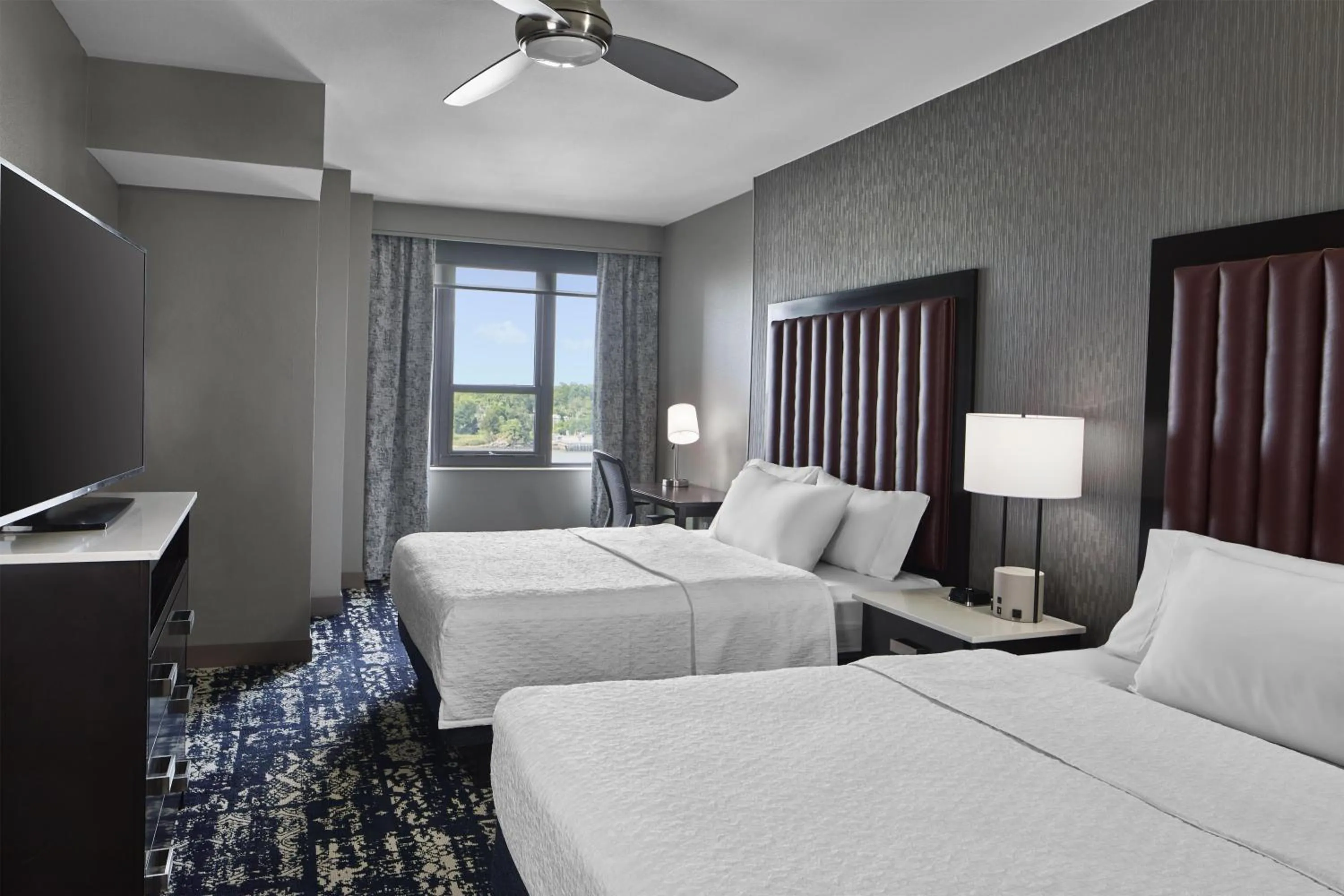 Bed in Homewood Suites Savannah Historic District/Riverfront