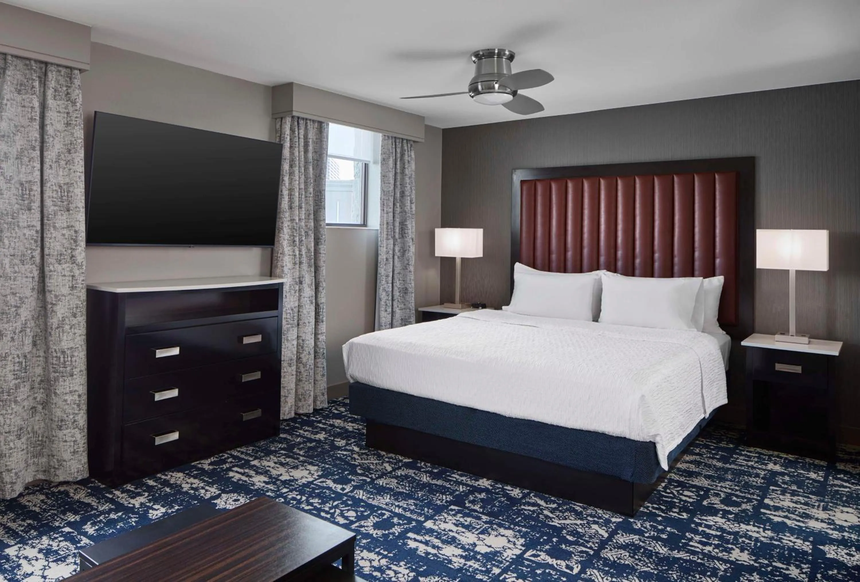 Bed in Homewood Suites Savannah Historic District/Riverfront