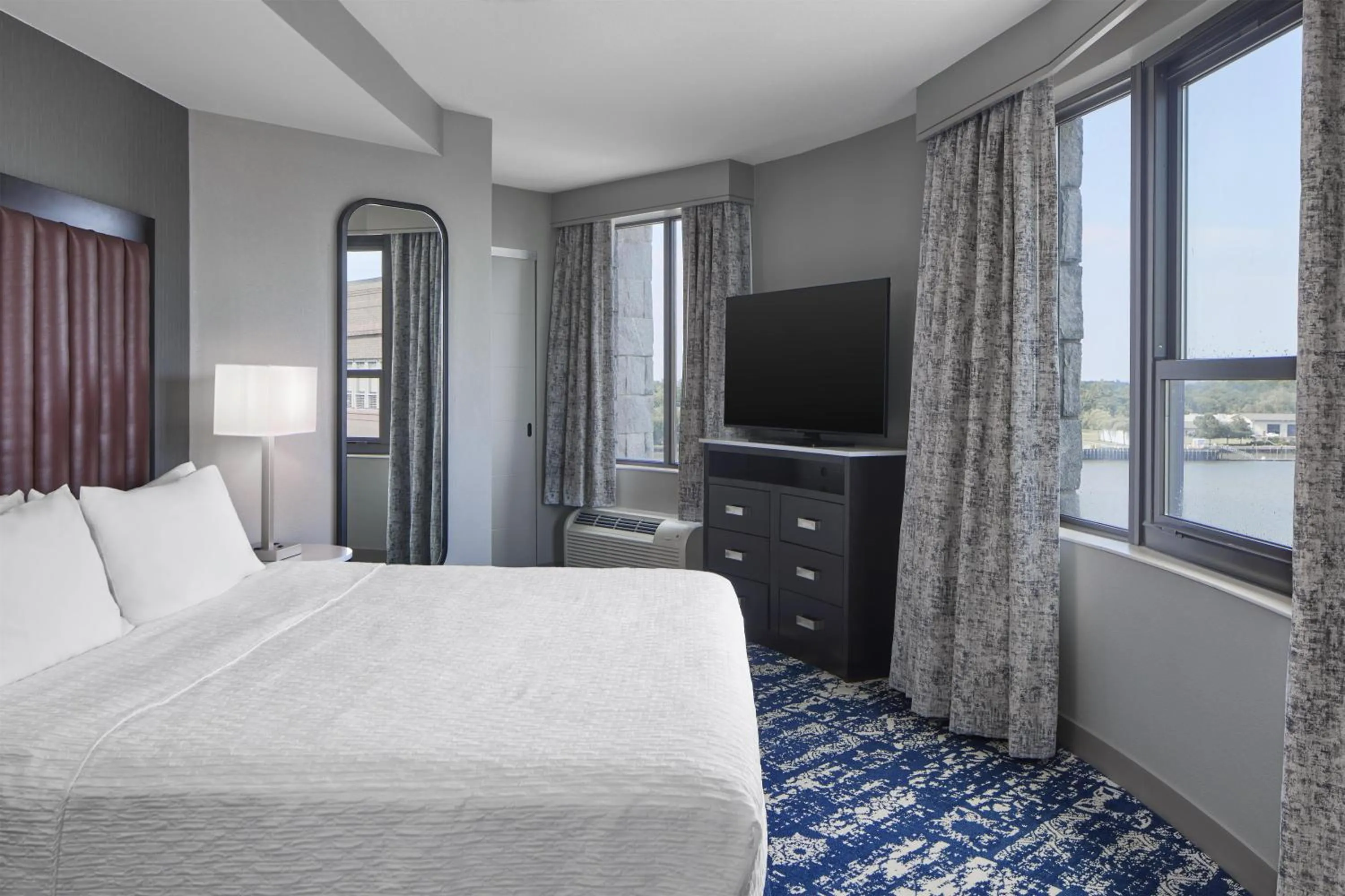 Bed in Homewood Suites Savannah Historic District/Riverfront