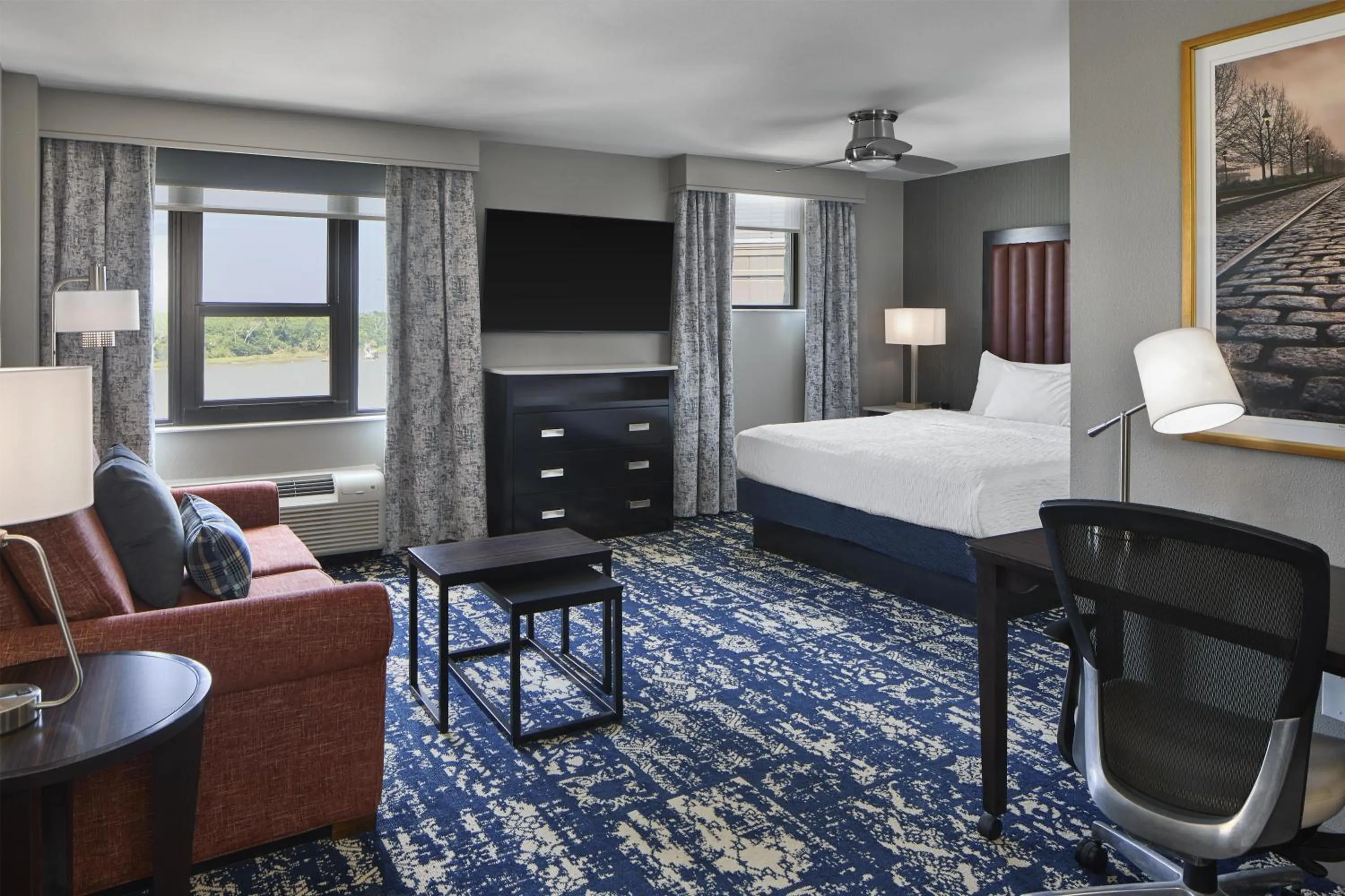 Living room, Bed in Homewood Suites Savannah Historic District/Riverfront