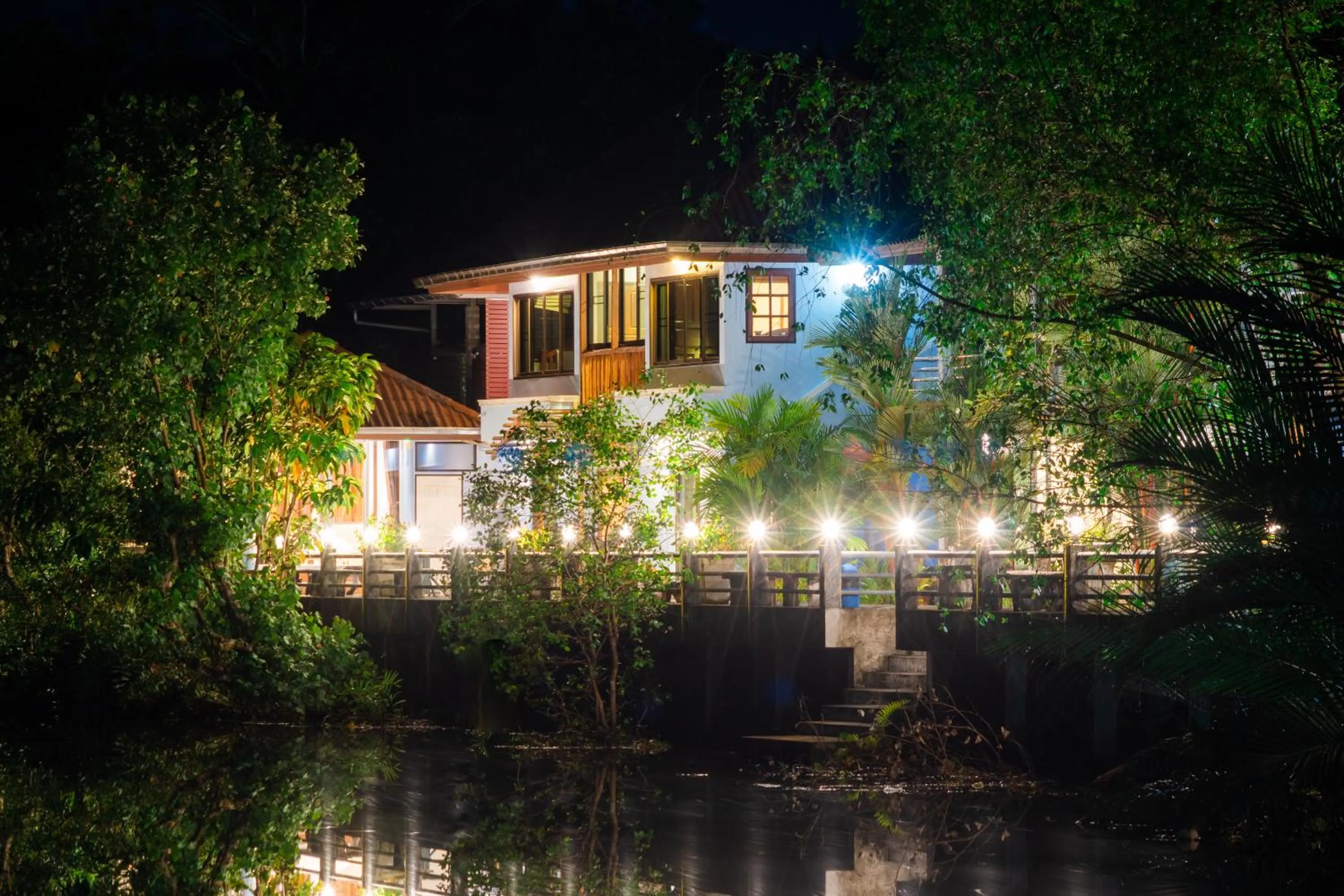 BaanRimNam Resort Trat