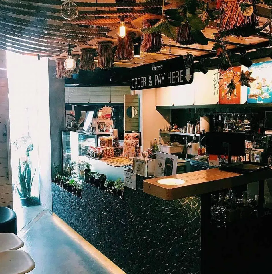 Restaurant/places to eat in JK LIVING Hotel And Service Apartment