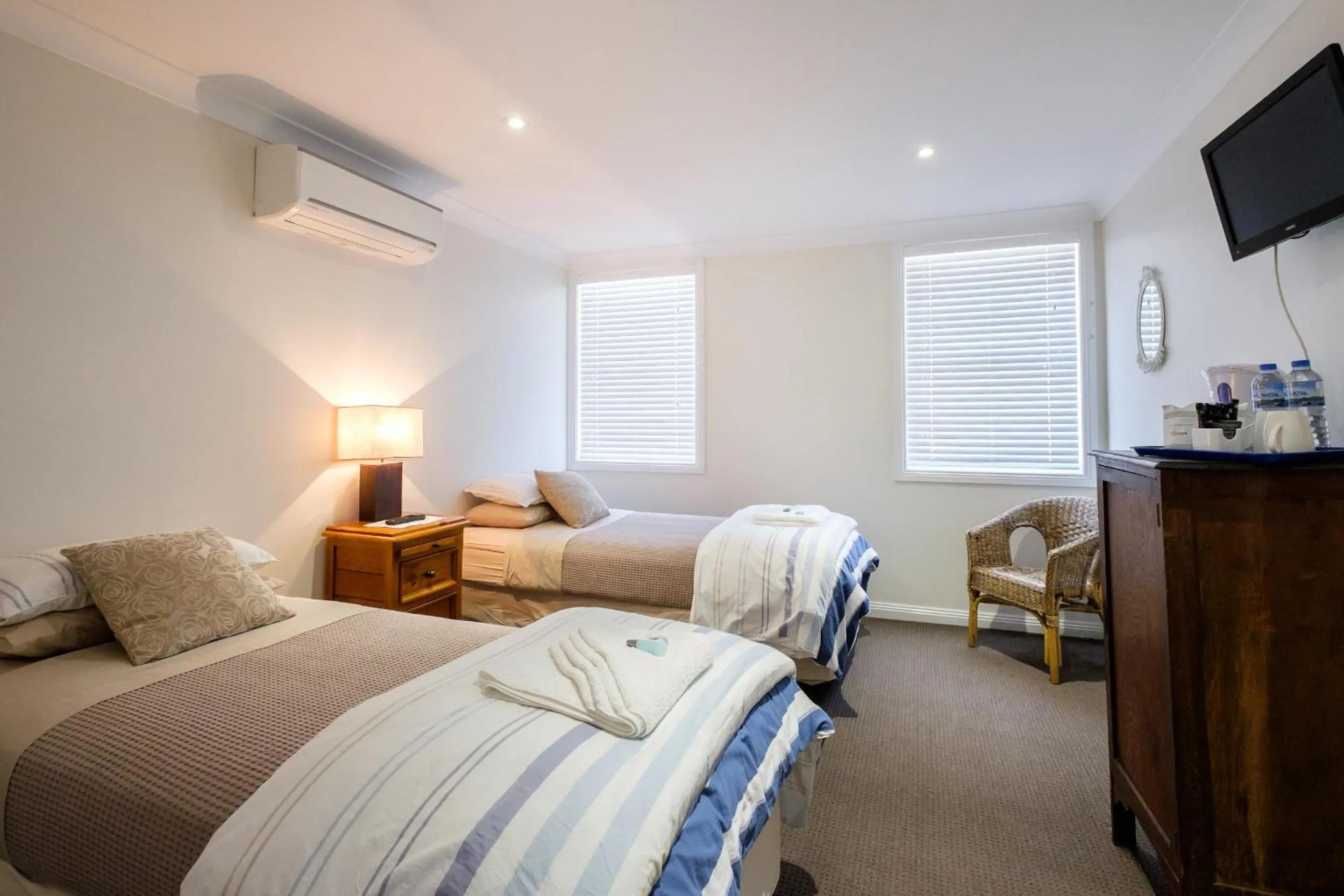 Photo of the whole room, Bed in Peel Inn Hotel Nundle