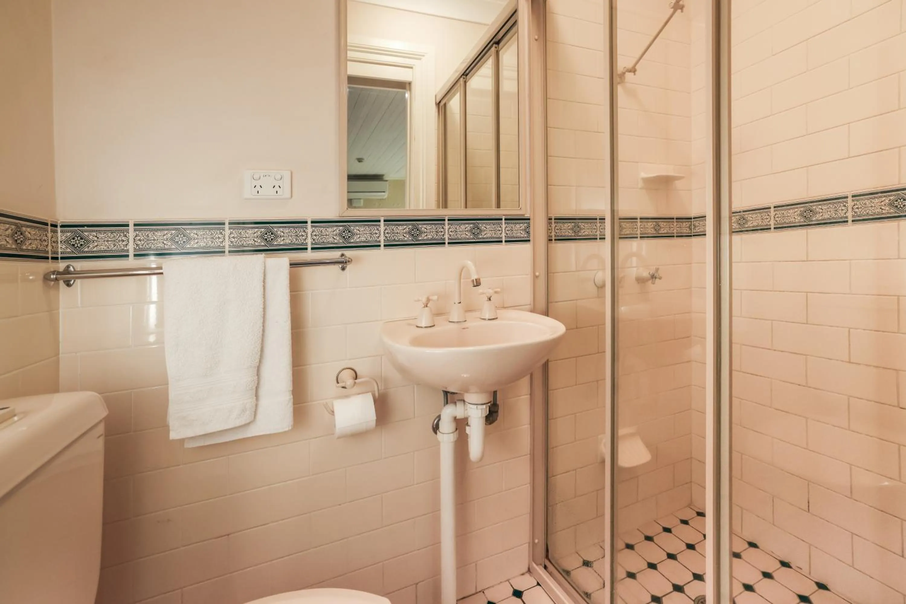 Bathroom in Peel Inn Hotel Nundle