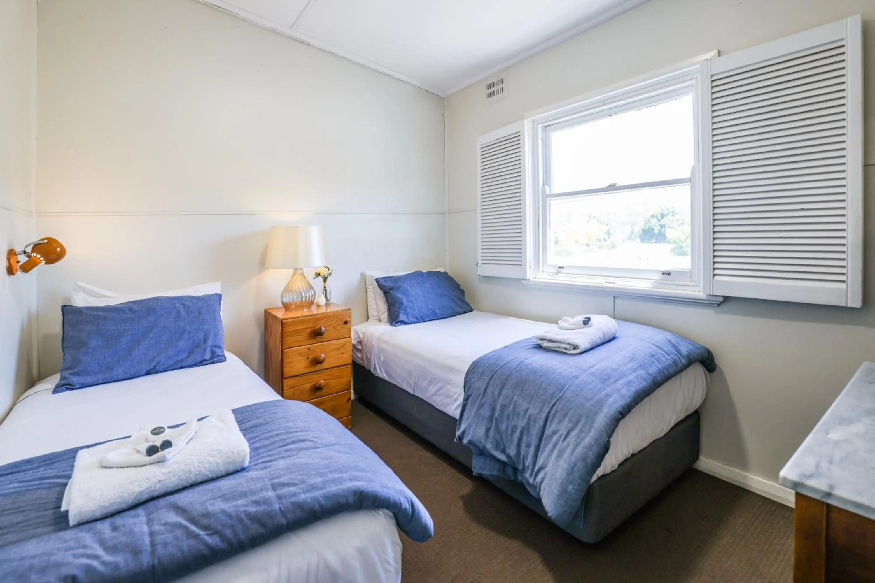 Photo of the whole room, Bed in Peel Inn Hotel Nundle