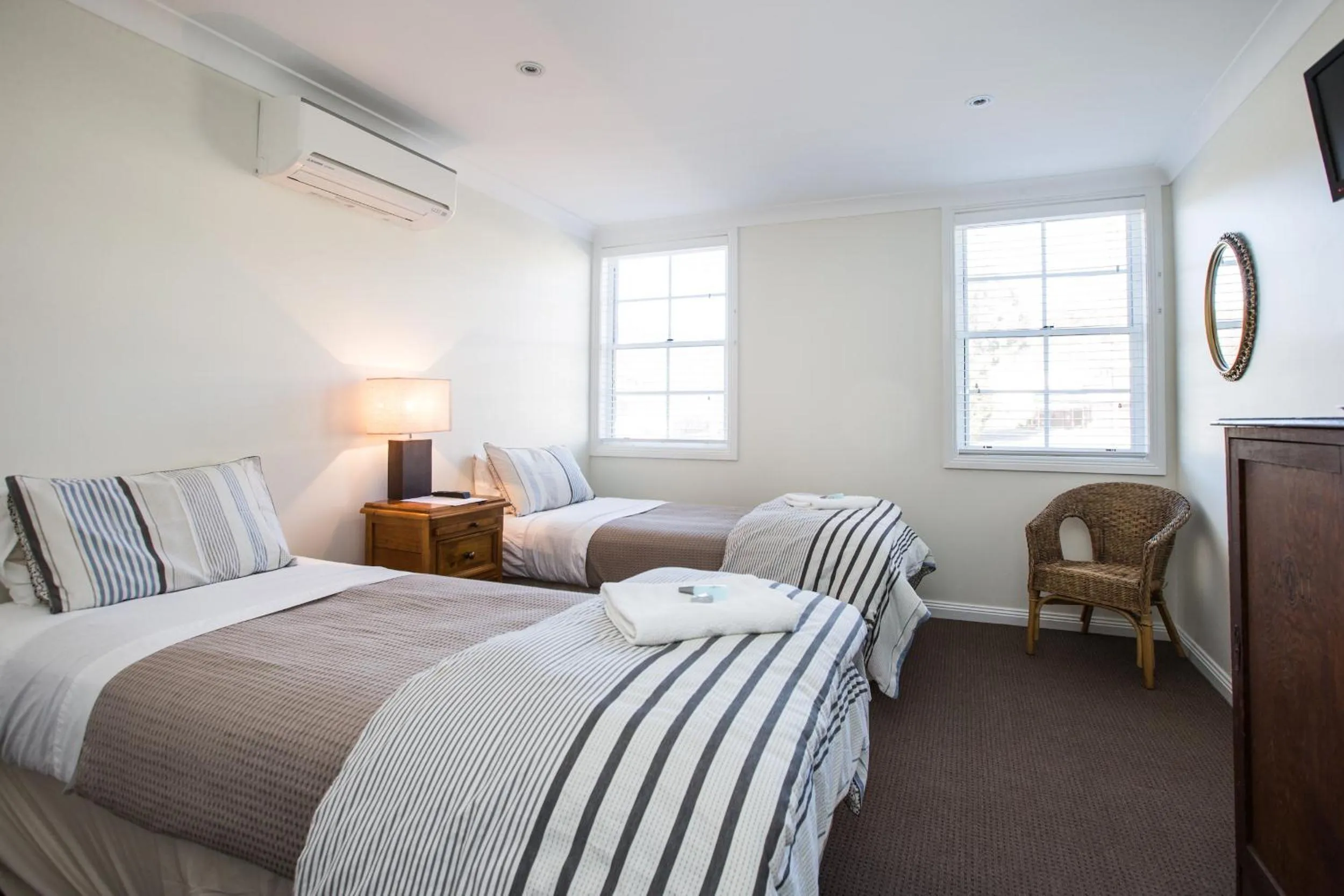 Photo of the whole room, Bed in Peel Inn Hotel Nundle