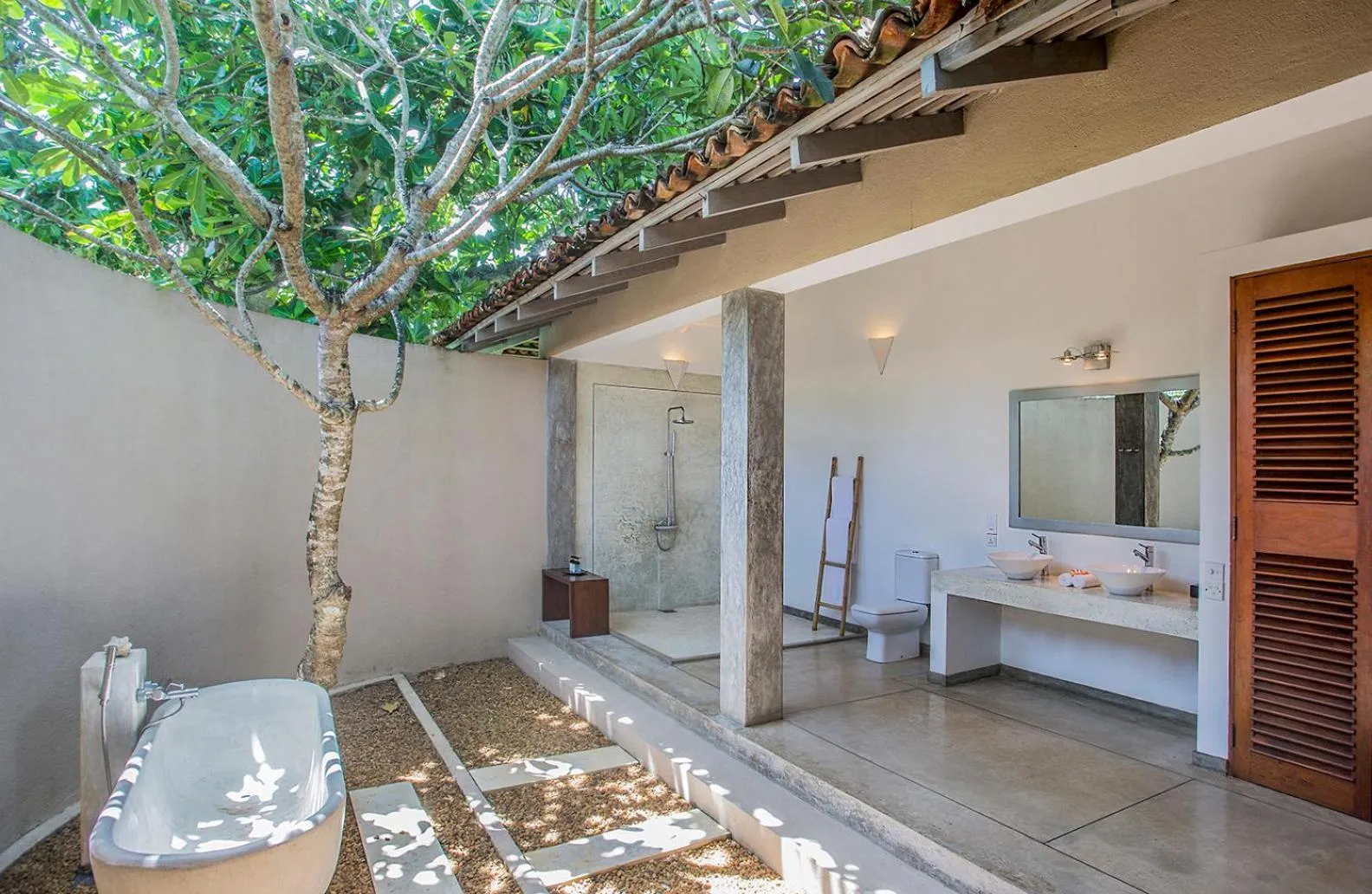 Bathroom in The Frangipani Tree by Edwards Collection - Thalpe