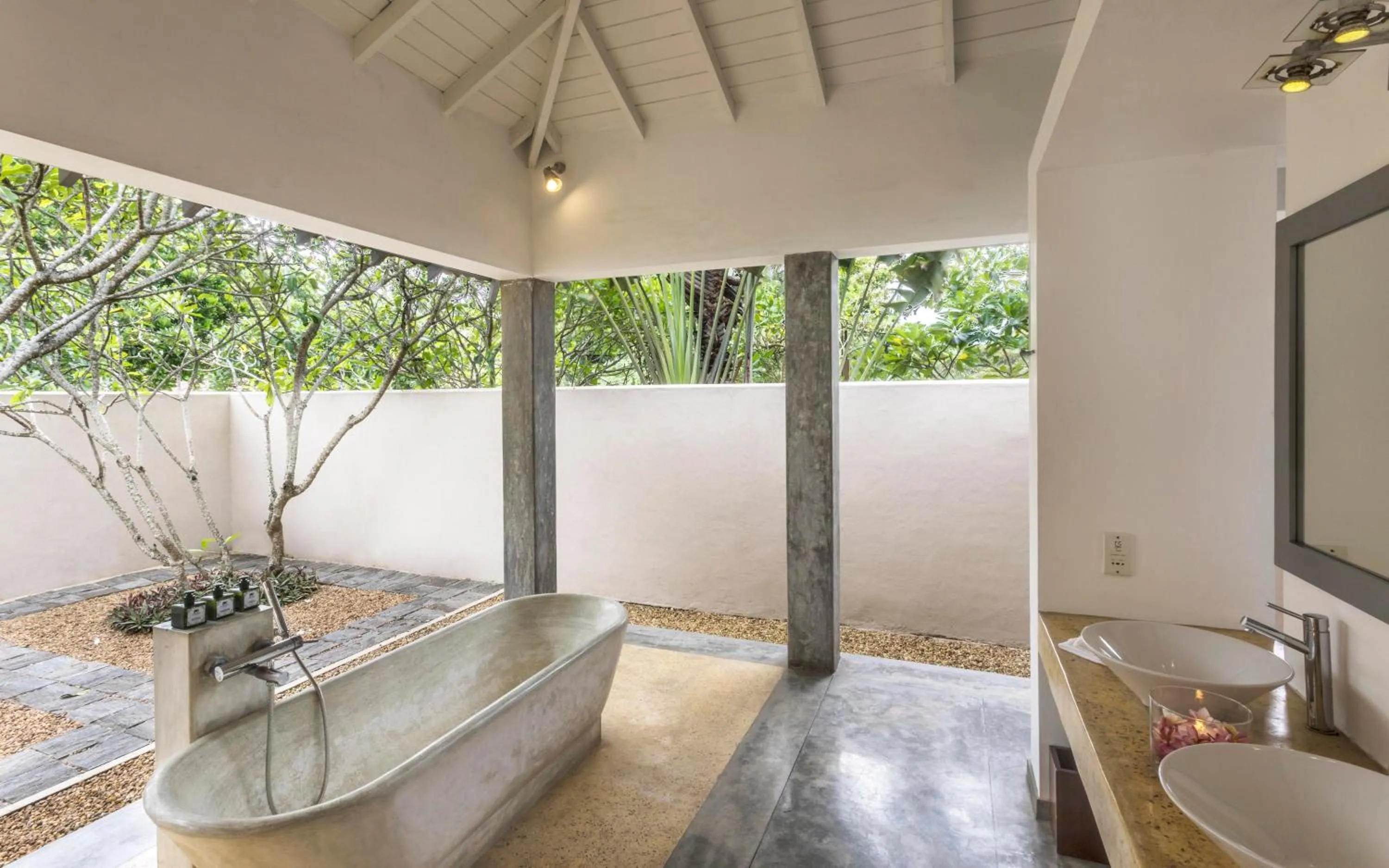 Bathroom in The Frangipani Tree by Edwards Collection - Thalpe