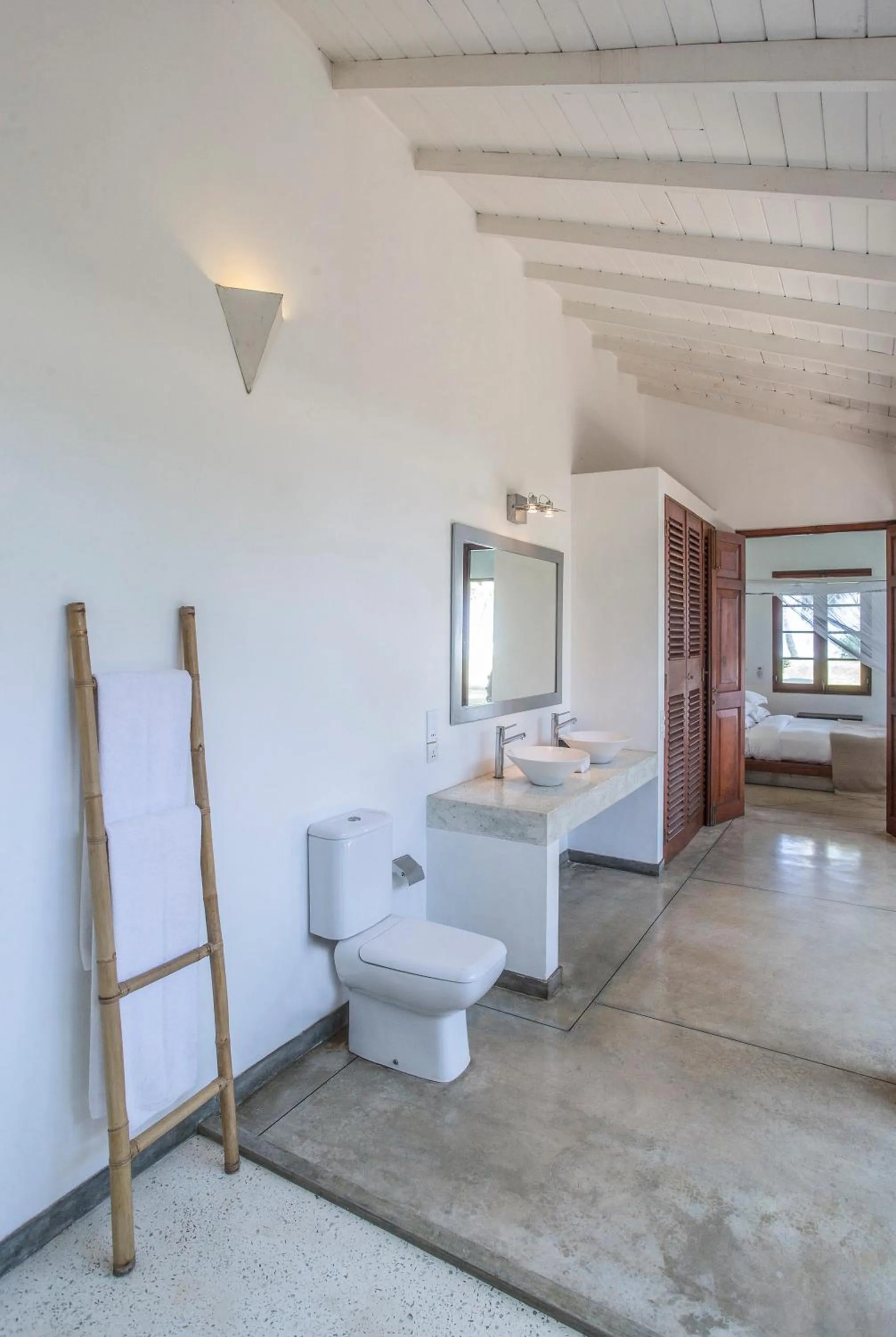 Toilet in The Frangipani Tree by Edwards Collection - Thalpe