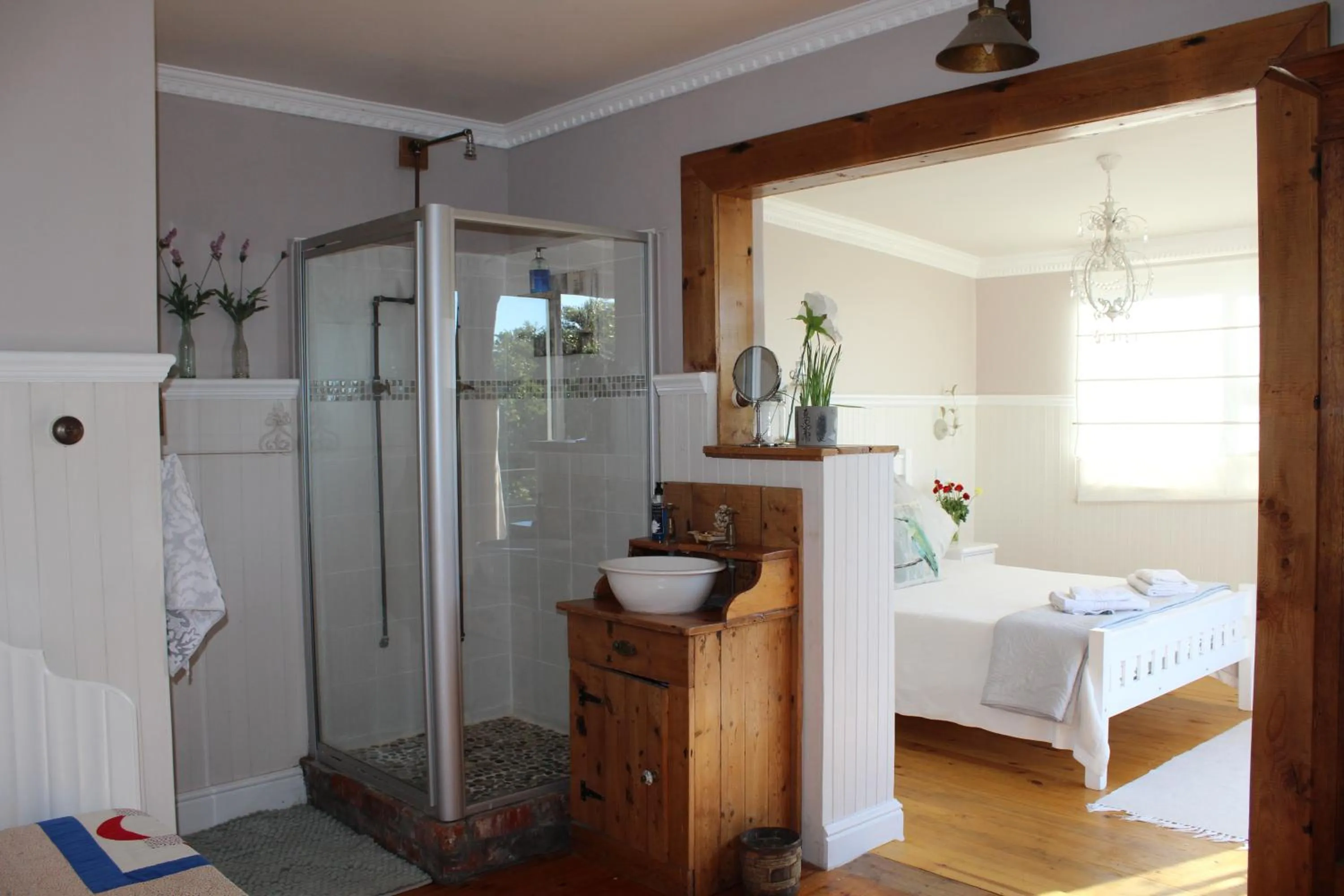 Shower, Bed in Bluebottle Guesthouse