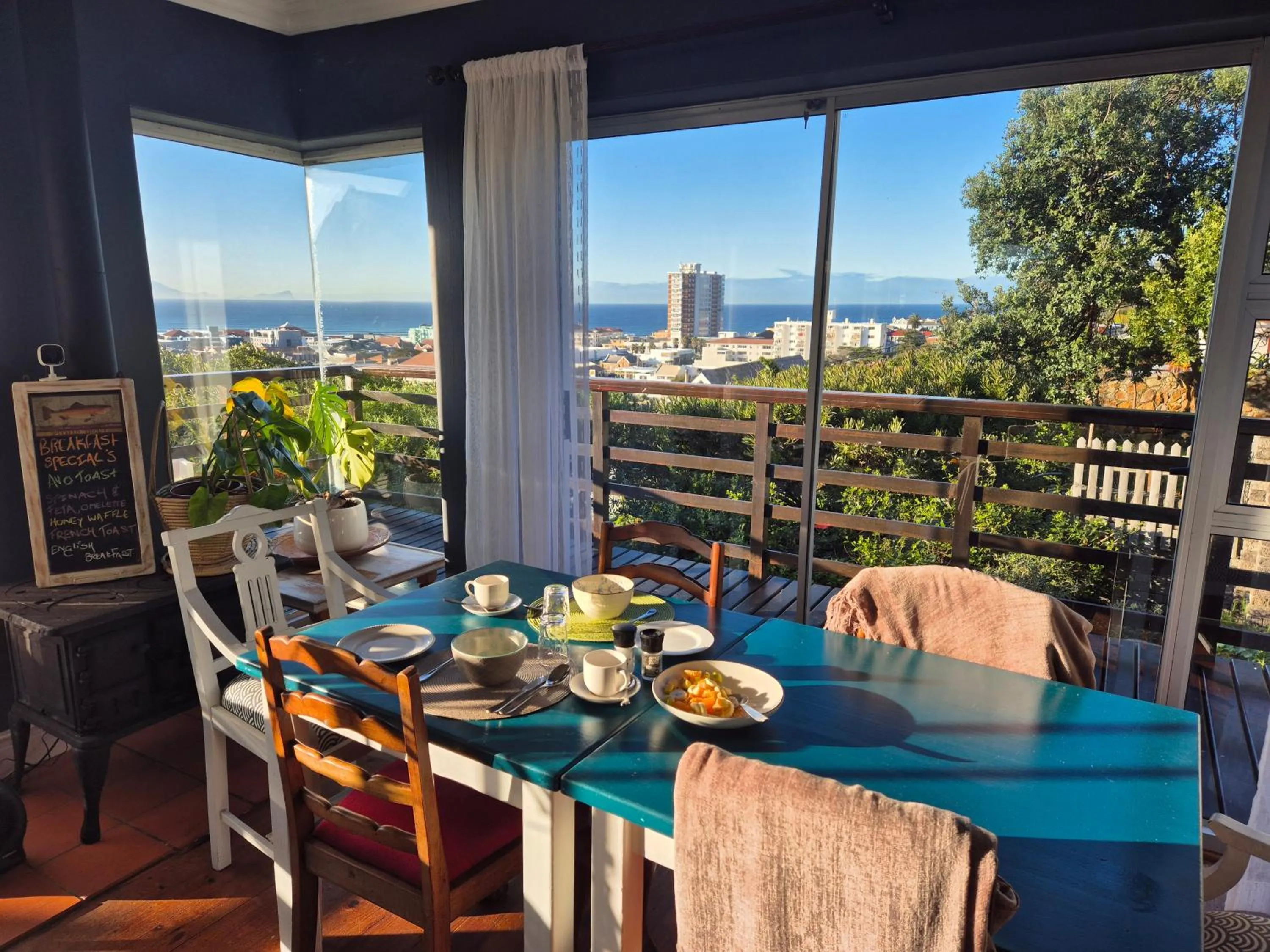 Dining area in Bluebottle Guesthouse