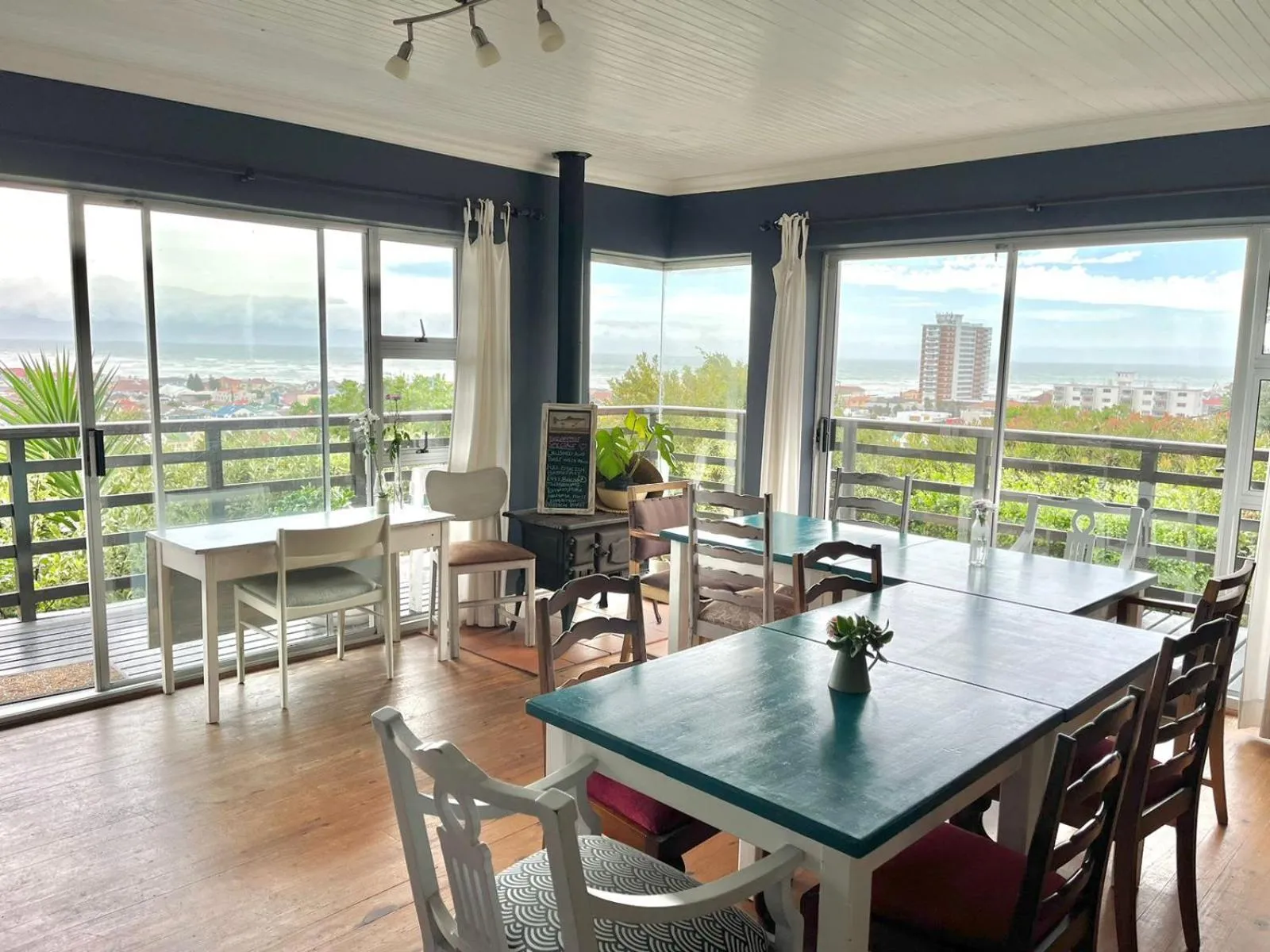 Restaurant/places to eat in Bluebottle Guesthouse