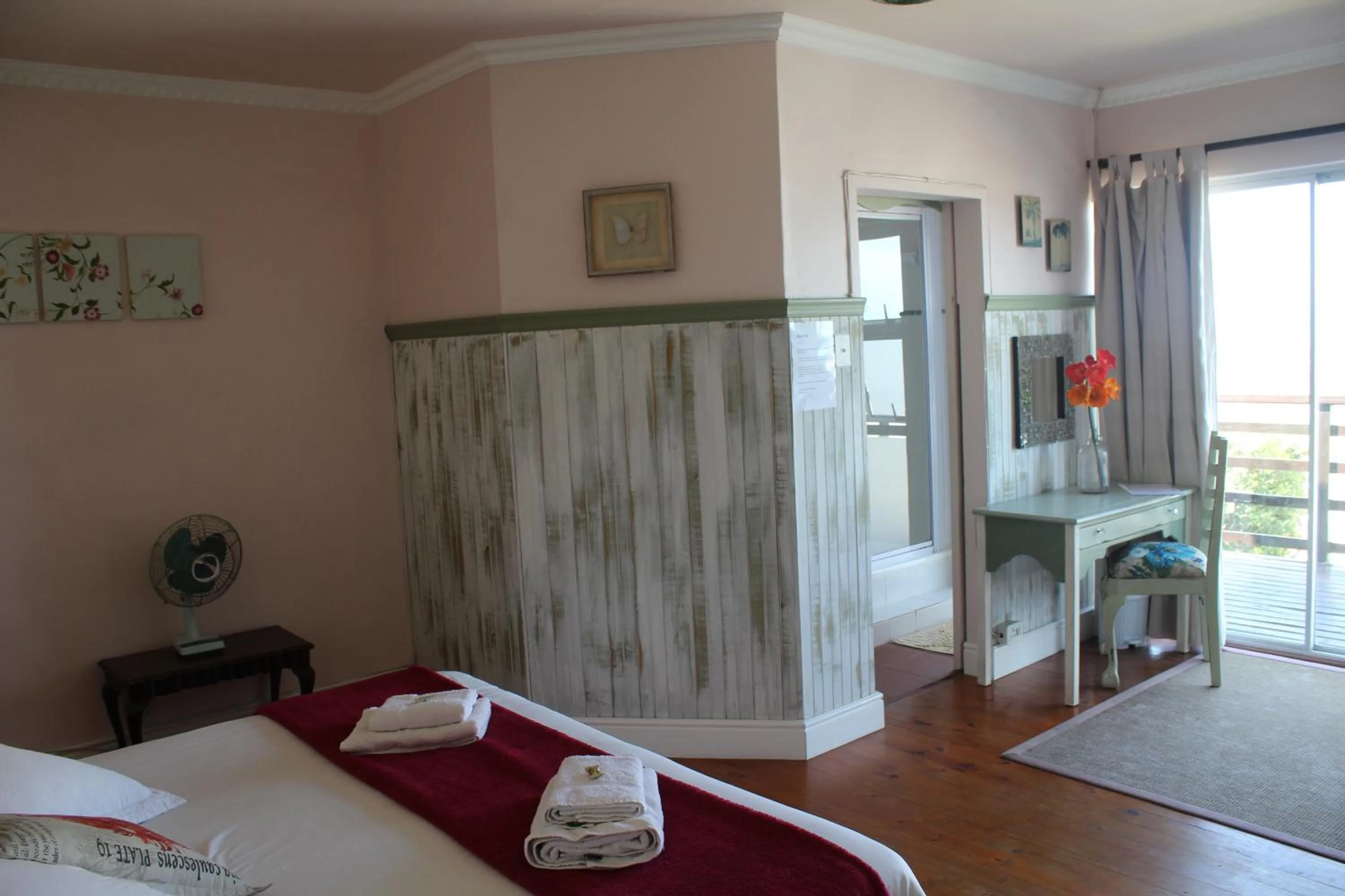 Bedroom, Bed in Bluebottle Guesthouse