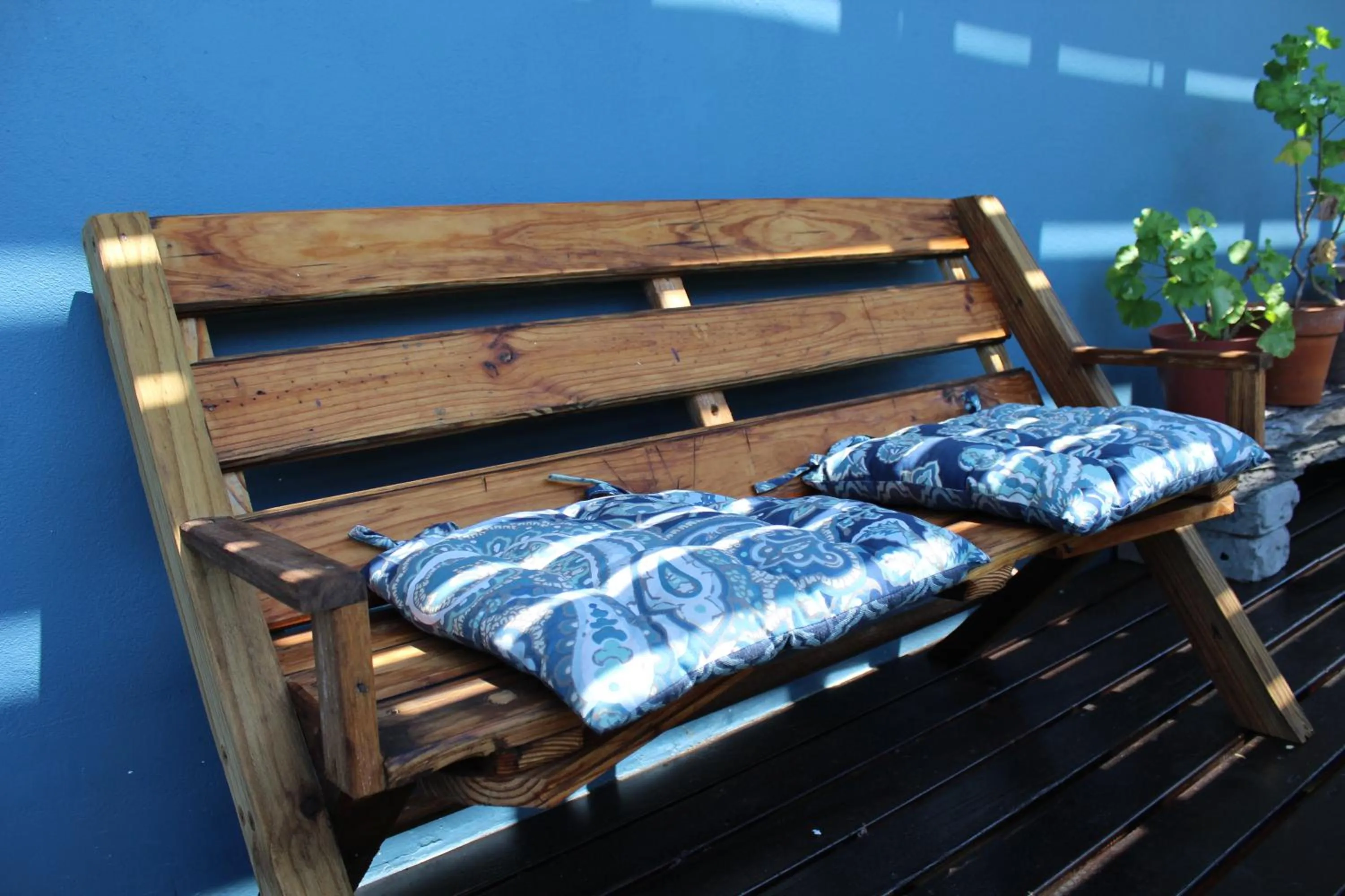 Seating area, Bed in Bluebottle Guesthouse