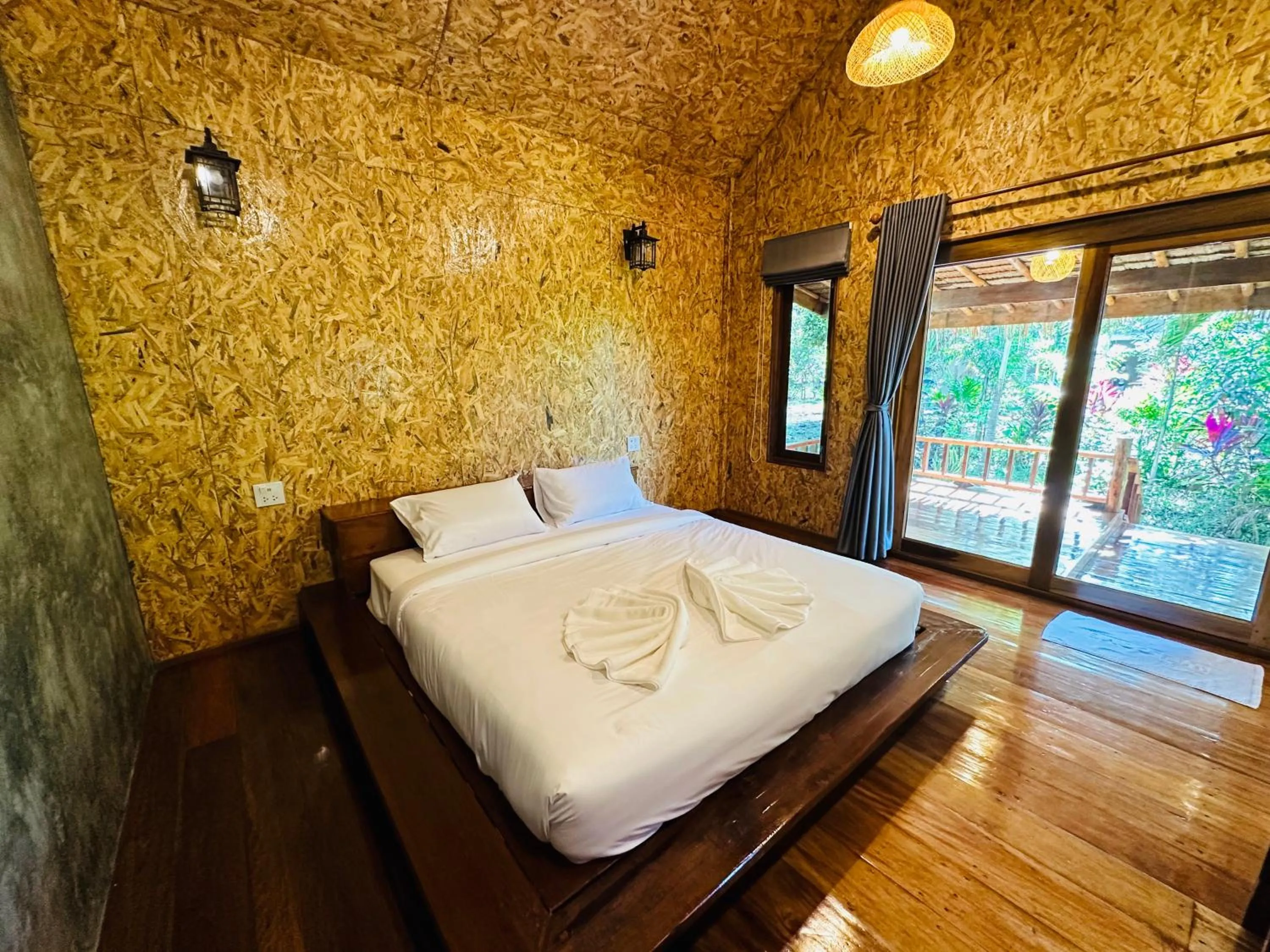 Bed in Koh Jum Bungalow & Hostel