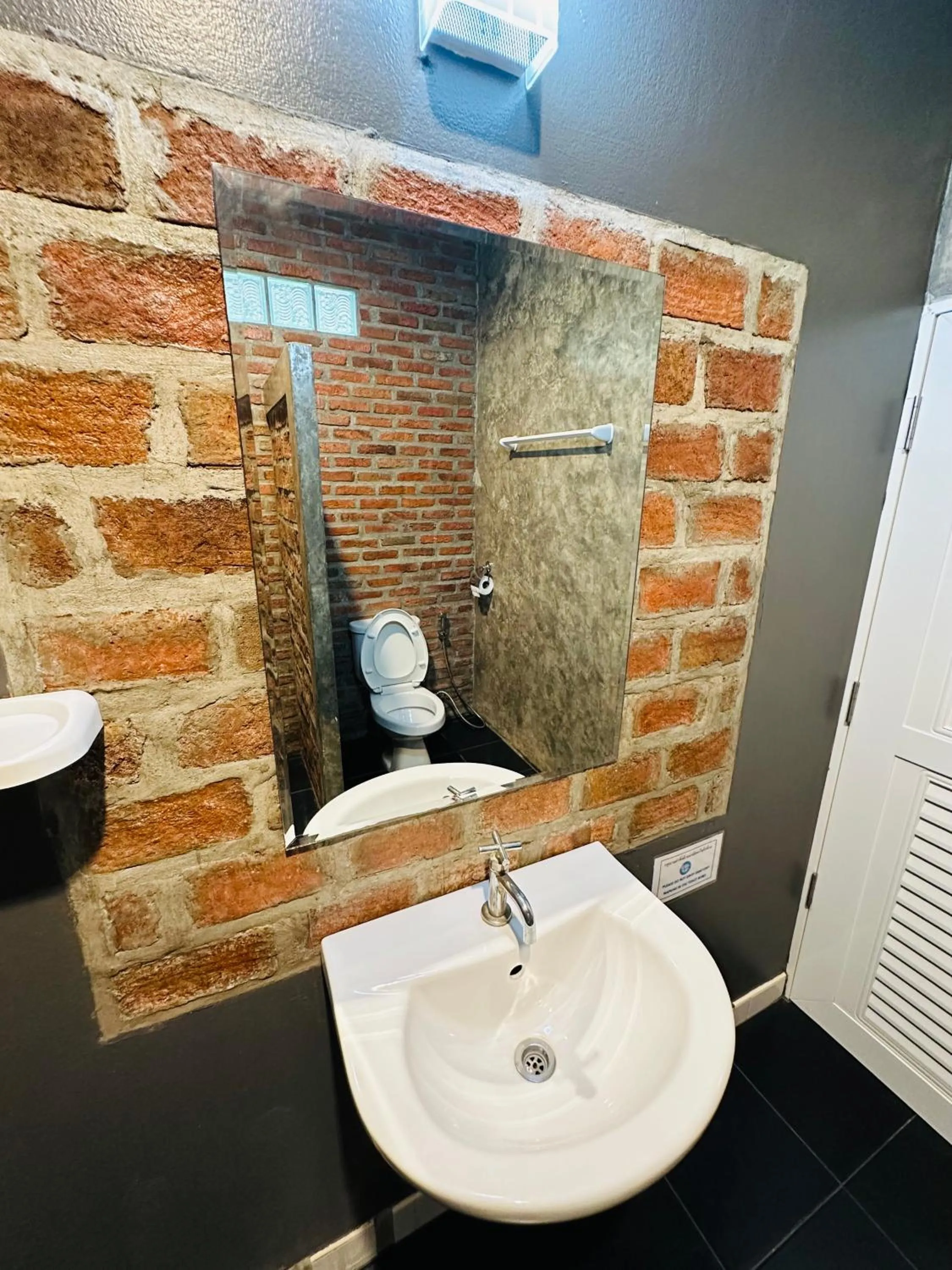 Koh Jum Bungalow & Hostel