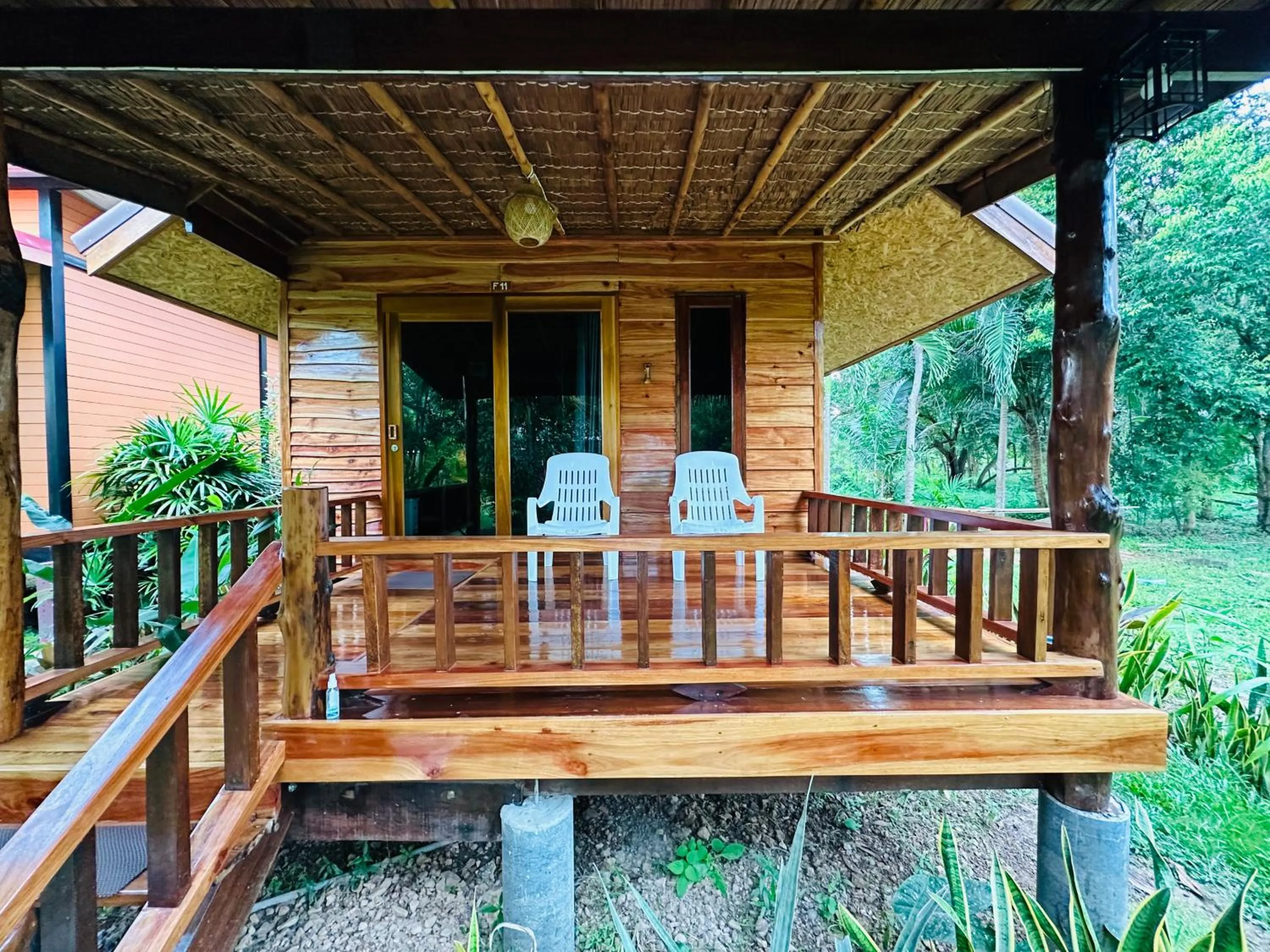 Koh Jum Bungalow & Hostel