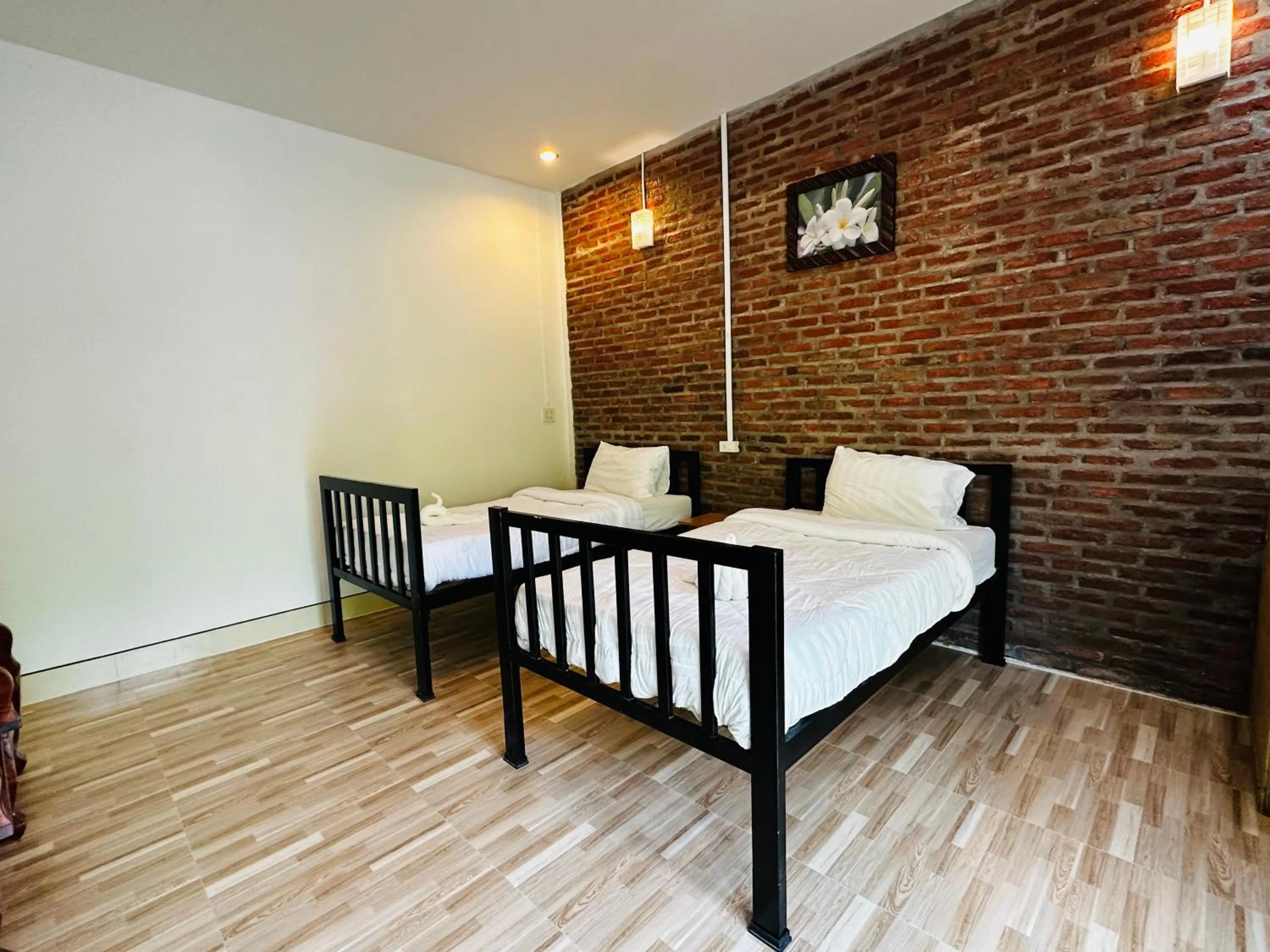 Koh Jum Bungalow & Hostel