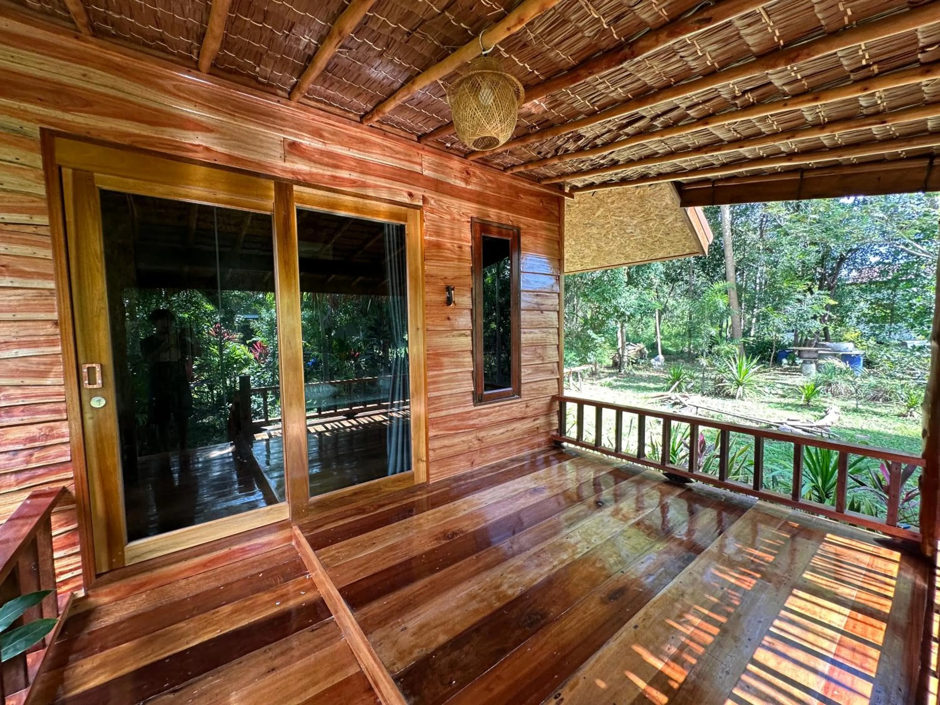 Koh Jum Bungalow & Hostel