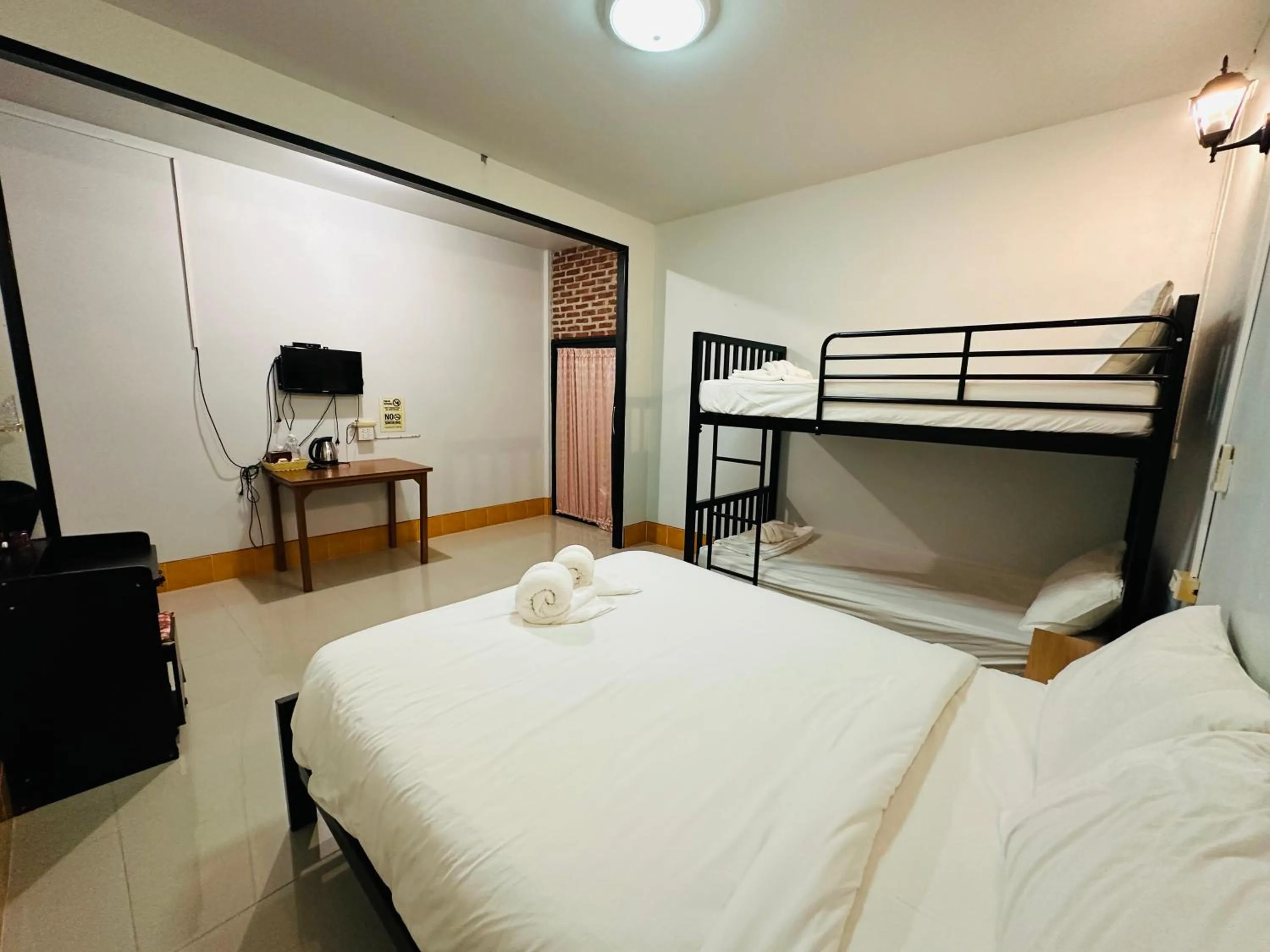 Bed in Koh Jum Bungalow & Hostel