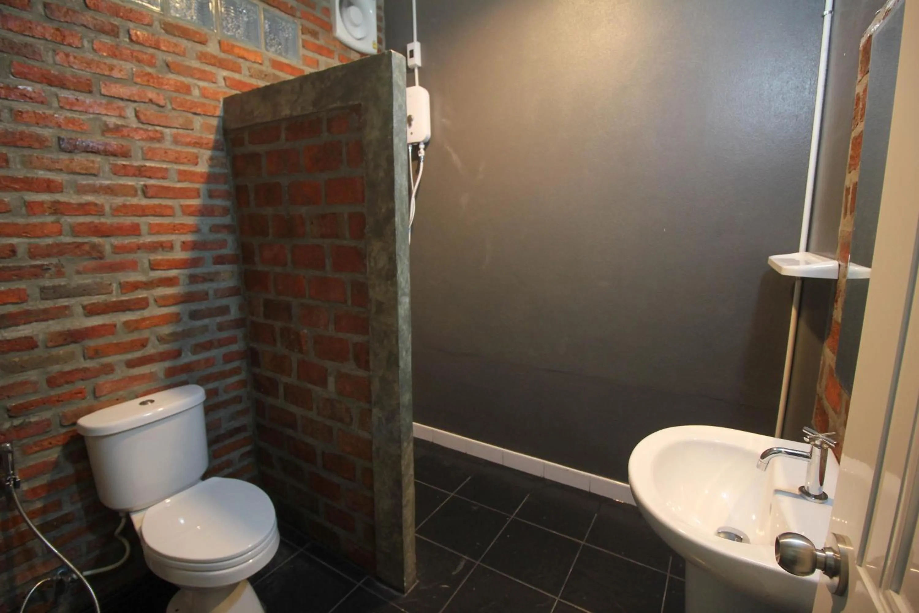 Bathroom in Koh Jum Bungalow & Hostel