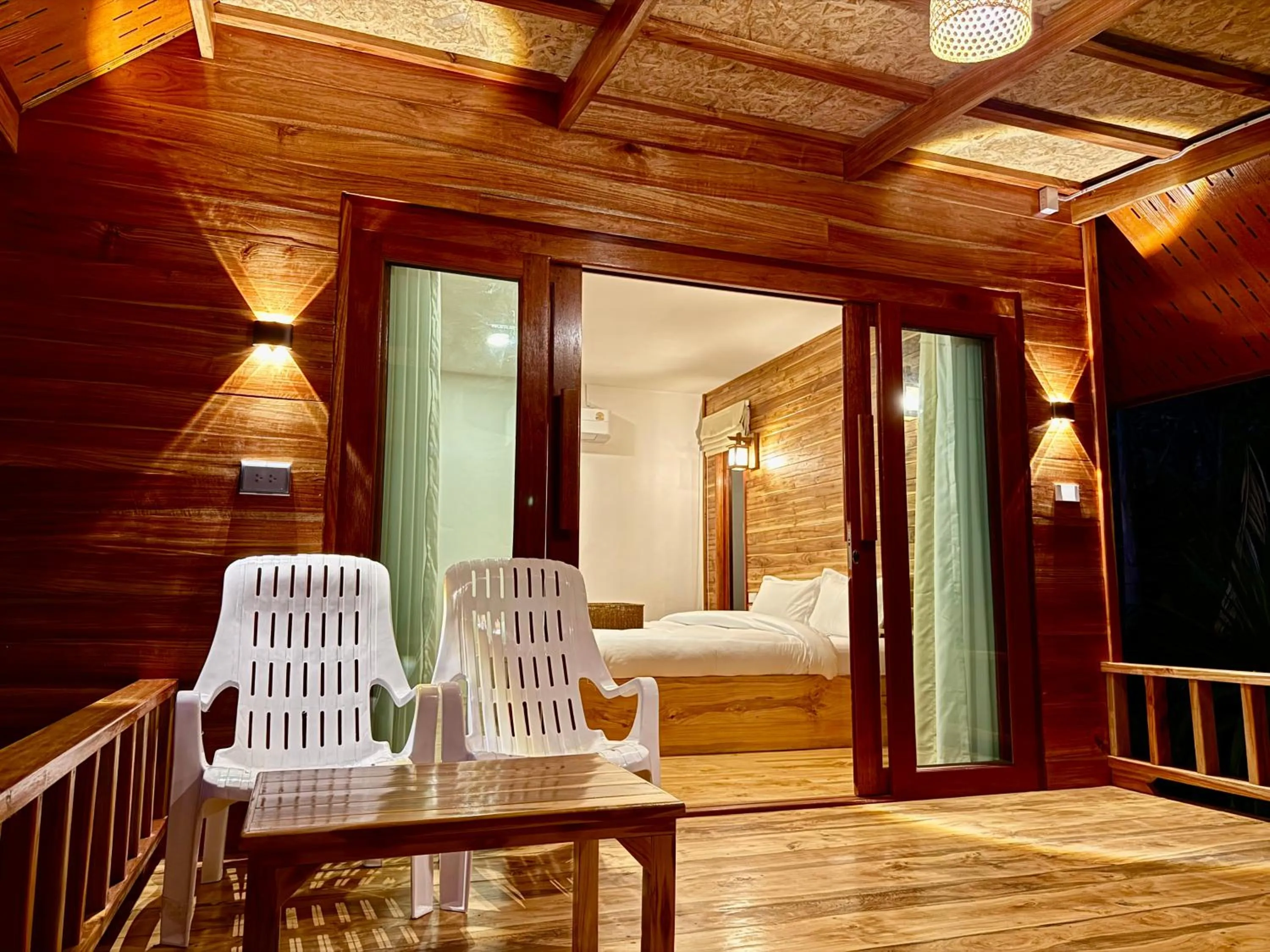 Koh Jum Bungalow & Hostel