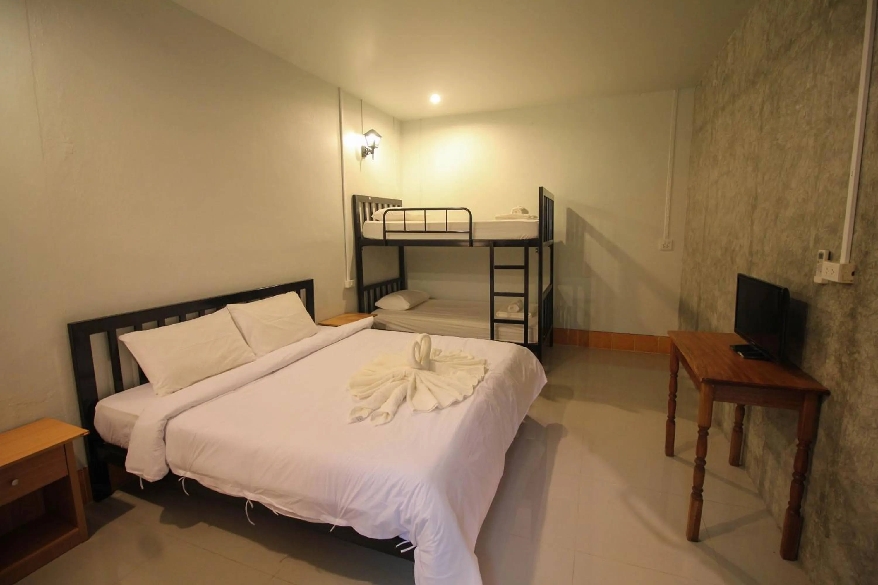Bed in Koh Jum Bungalow & Hostel