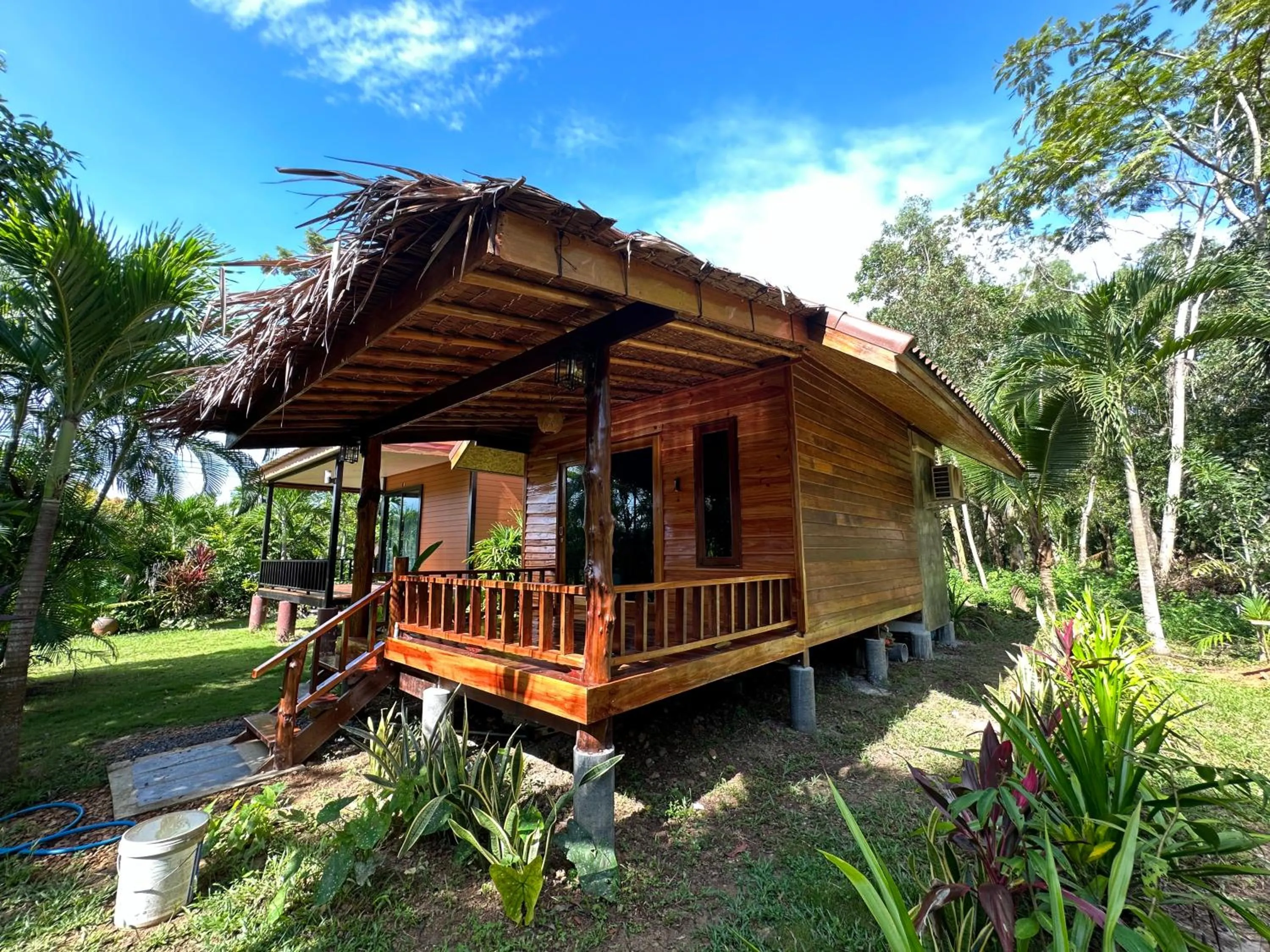 Koh Jum Bungalow & Hostel