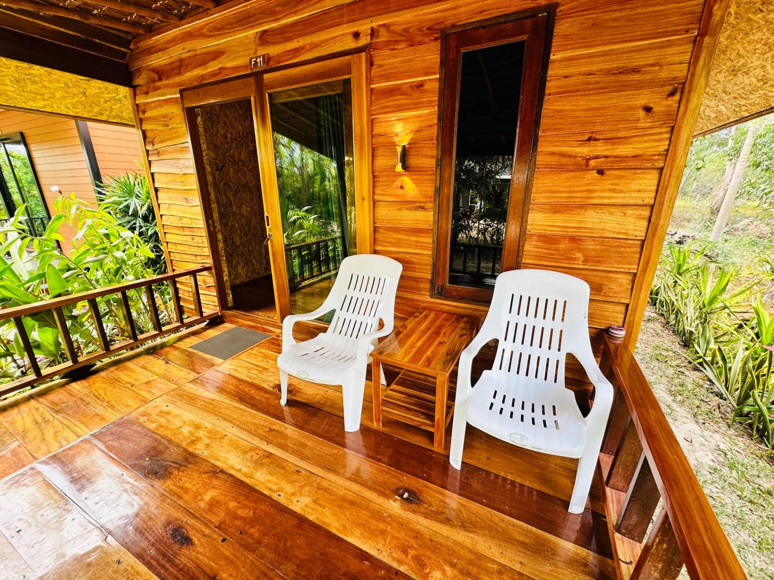 Koh Jum Bungalow & Hostel