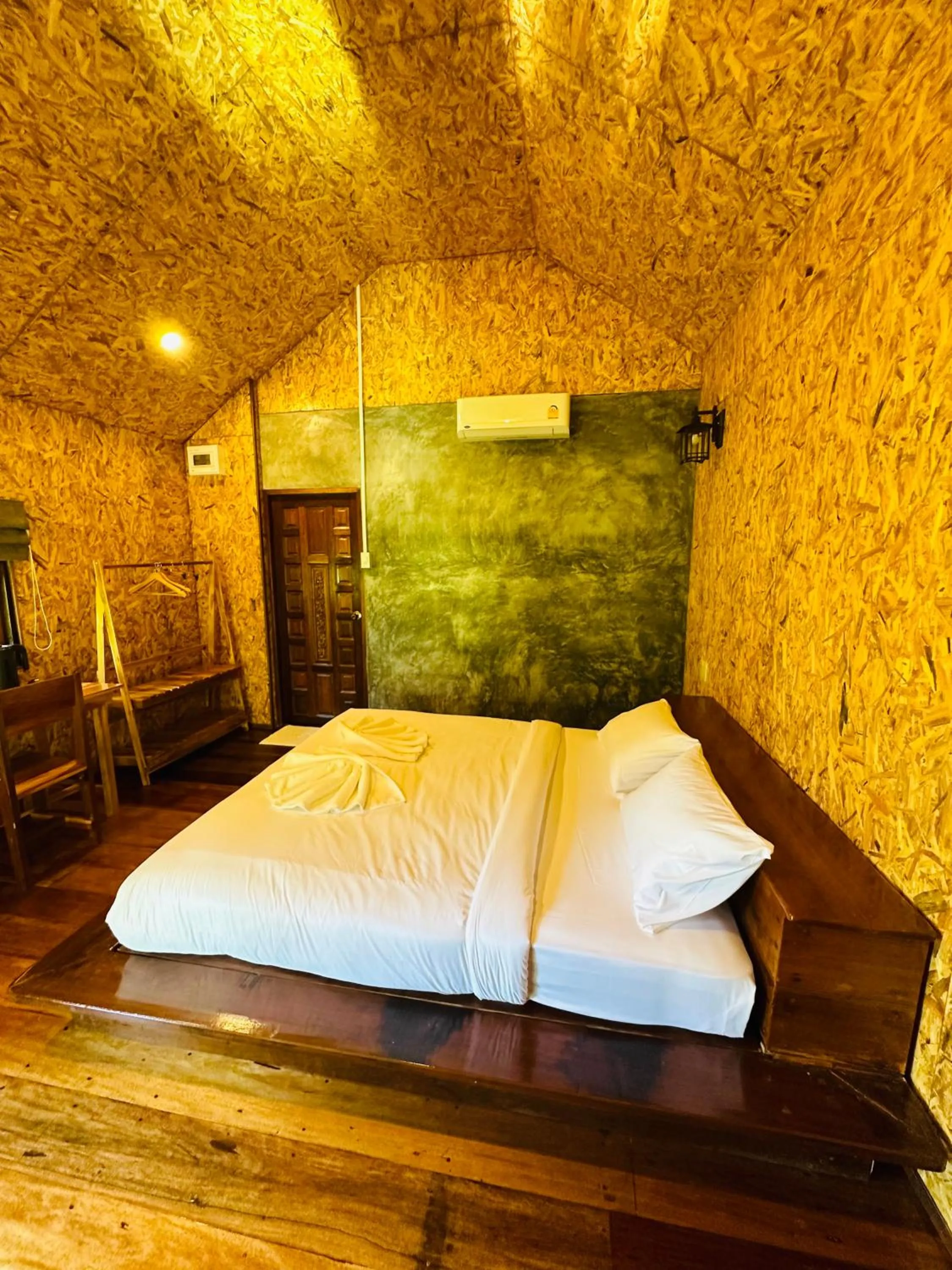 Bed in Koh Jum Bungalow & Hostel