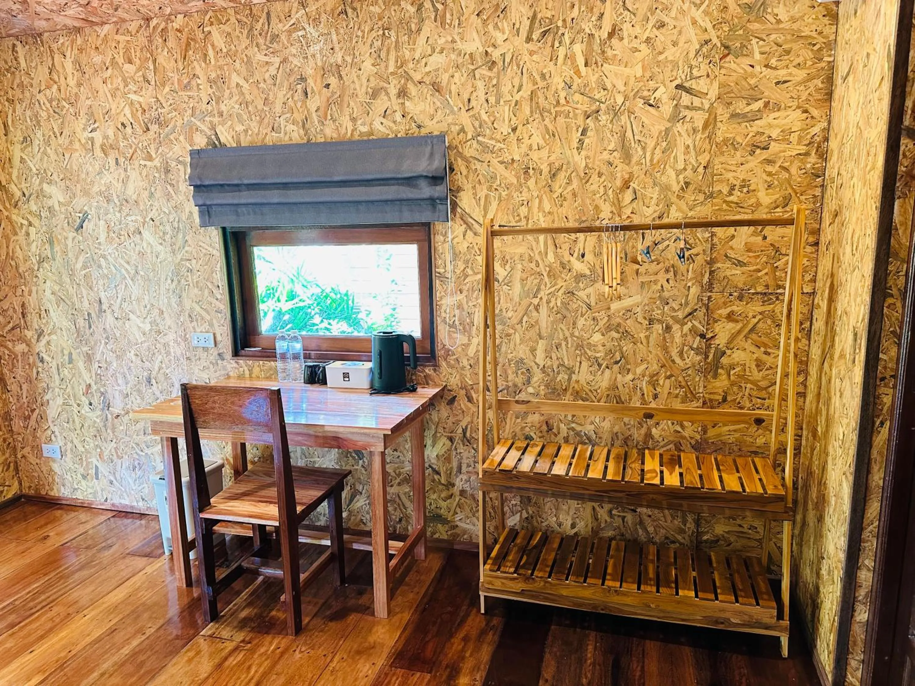 Koh Jum Bungalow & Hostel