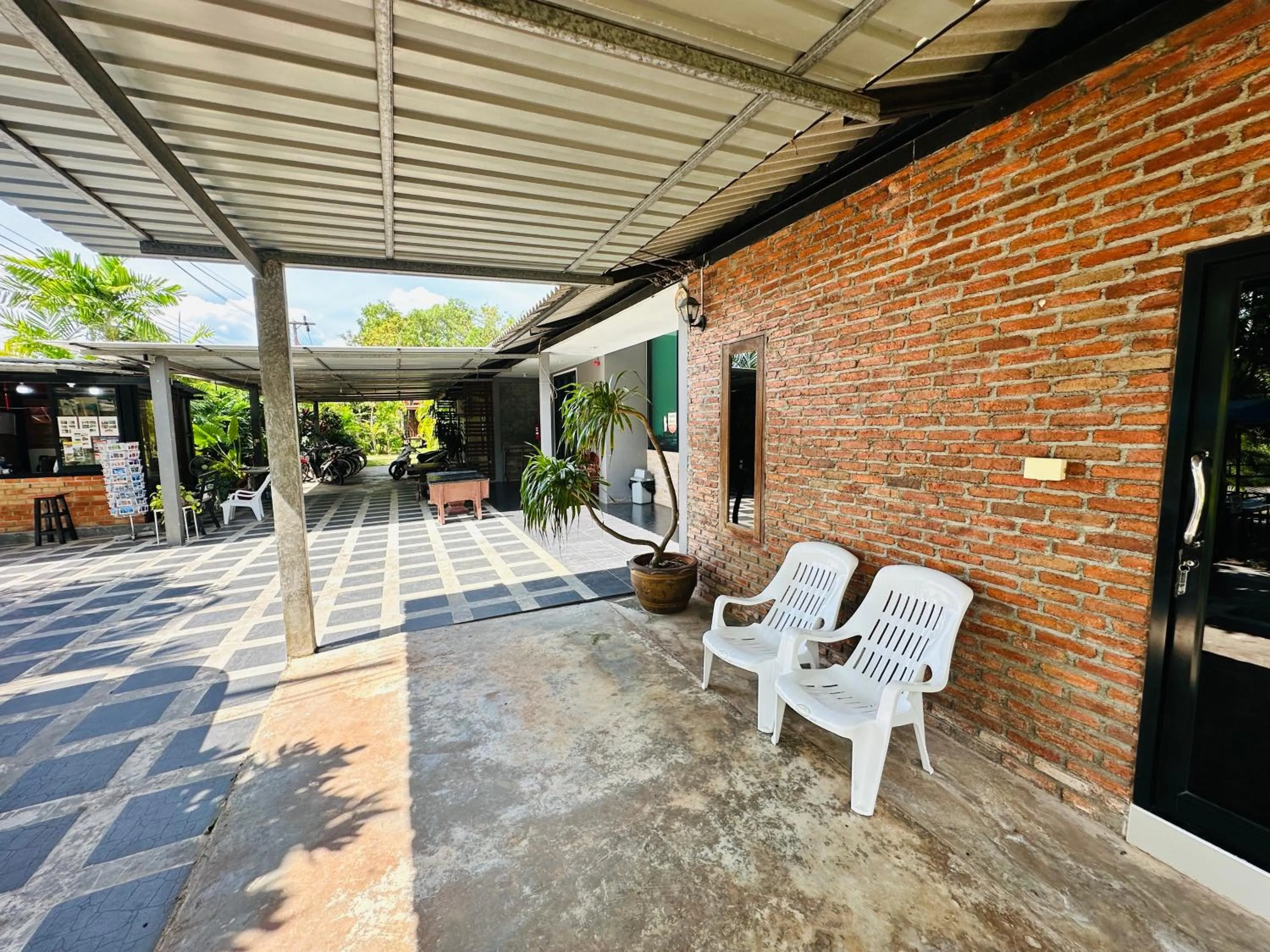 Koh Jum Bungalow & Hostel