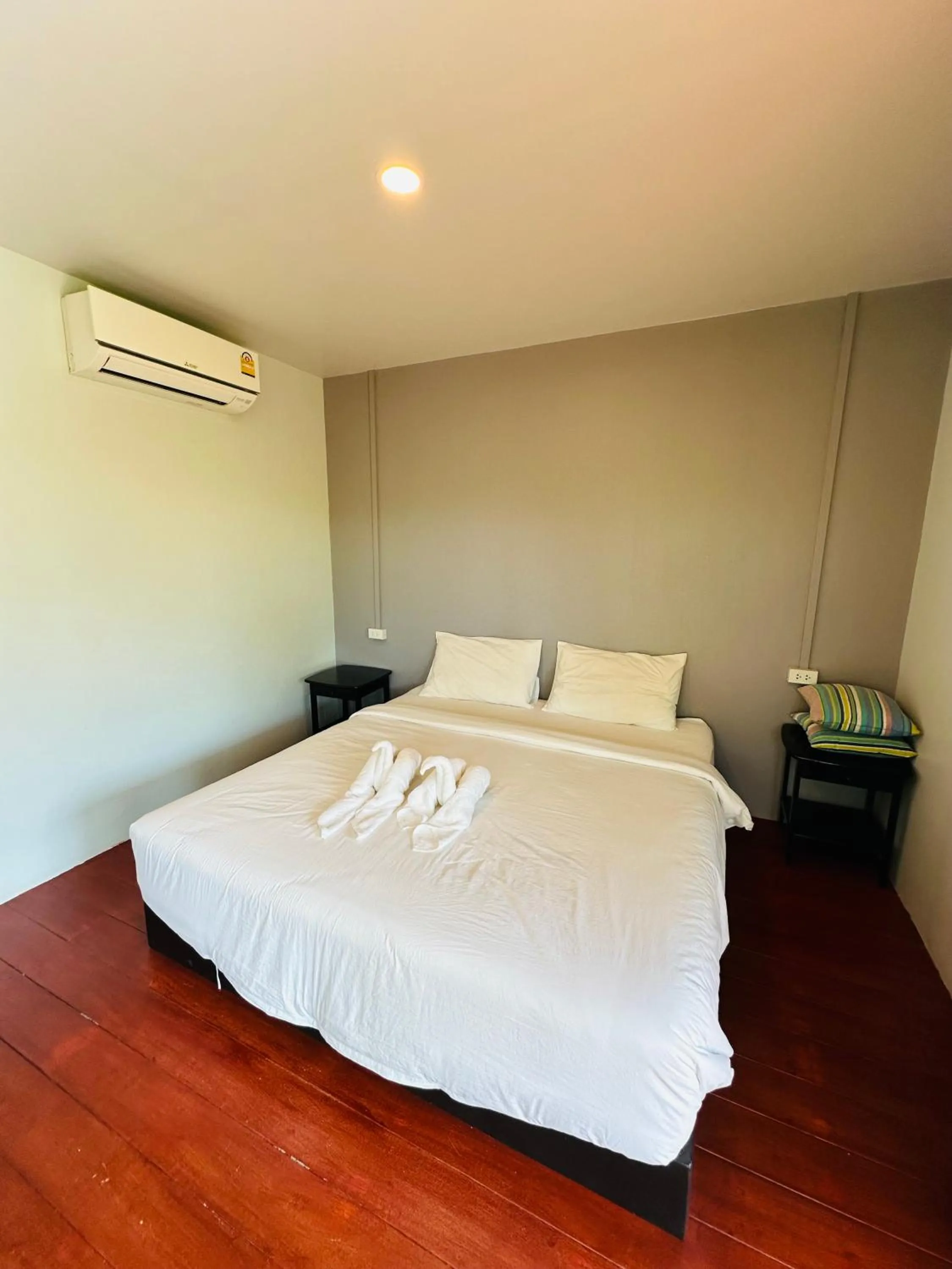 Bed in Koh Jum Bungalow & Hostel