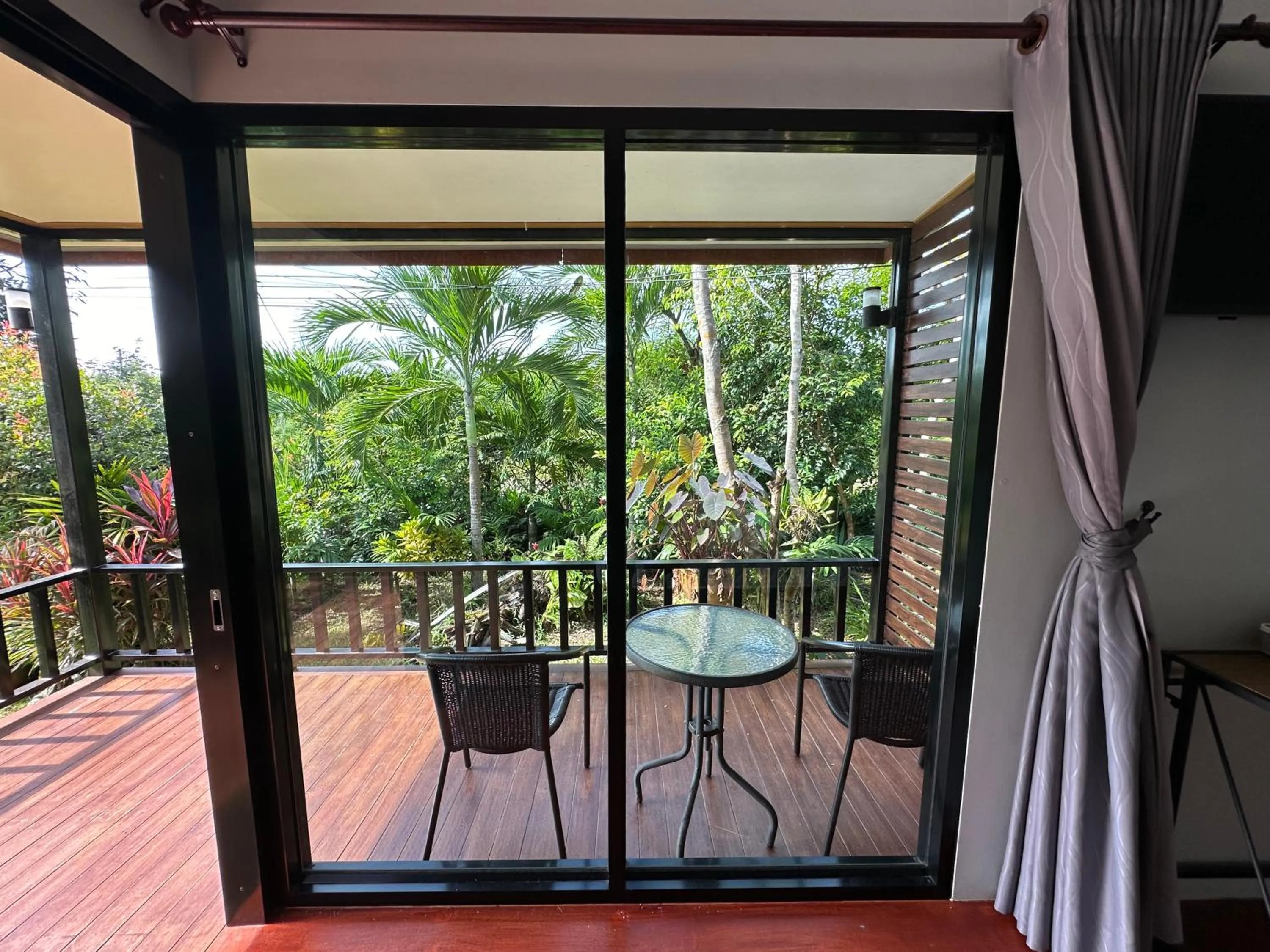 Koh Jum Bungalow & Hostel