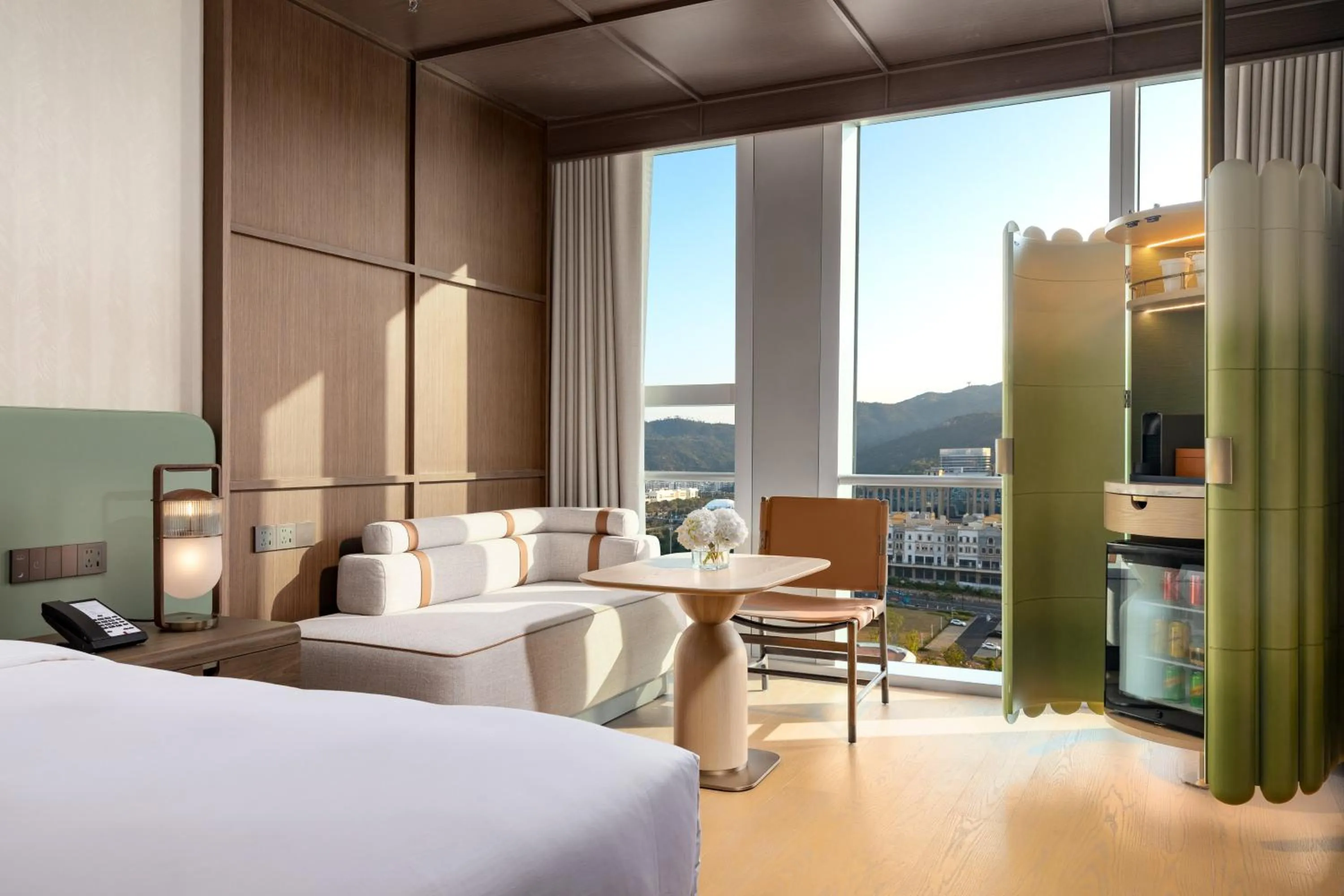 Photo of the whole room, Bed in Hotel Indigo Zhuhai Hengqin by IHG