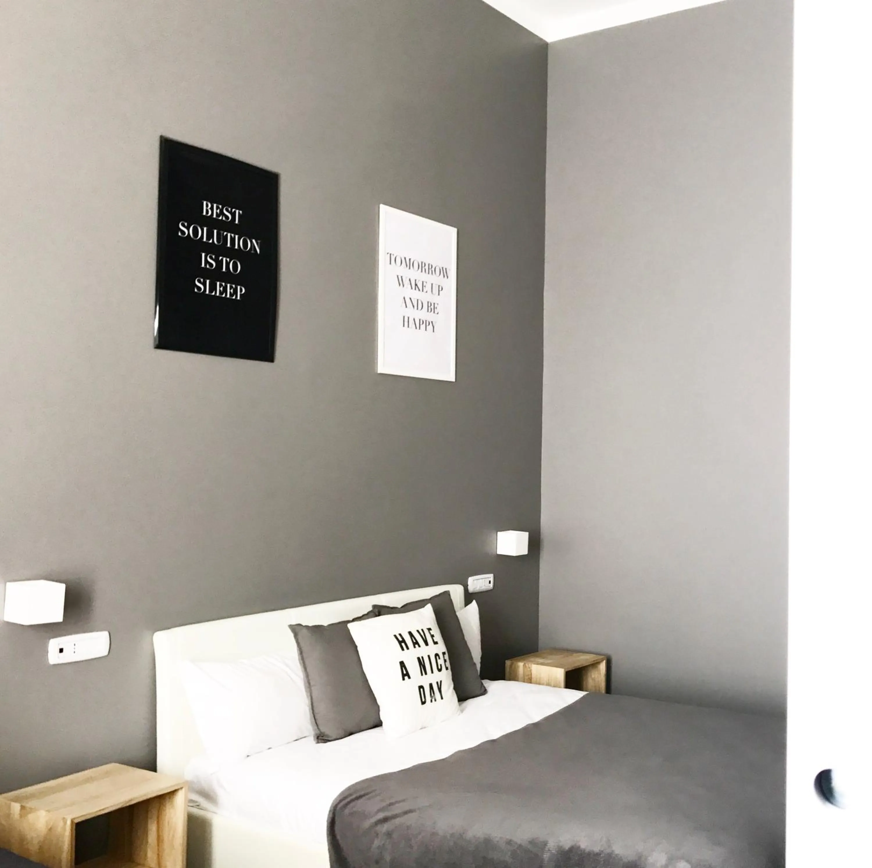 Photo of the whole room, Bed in Serendipity