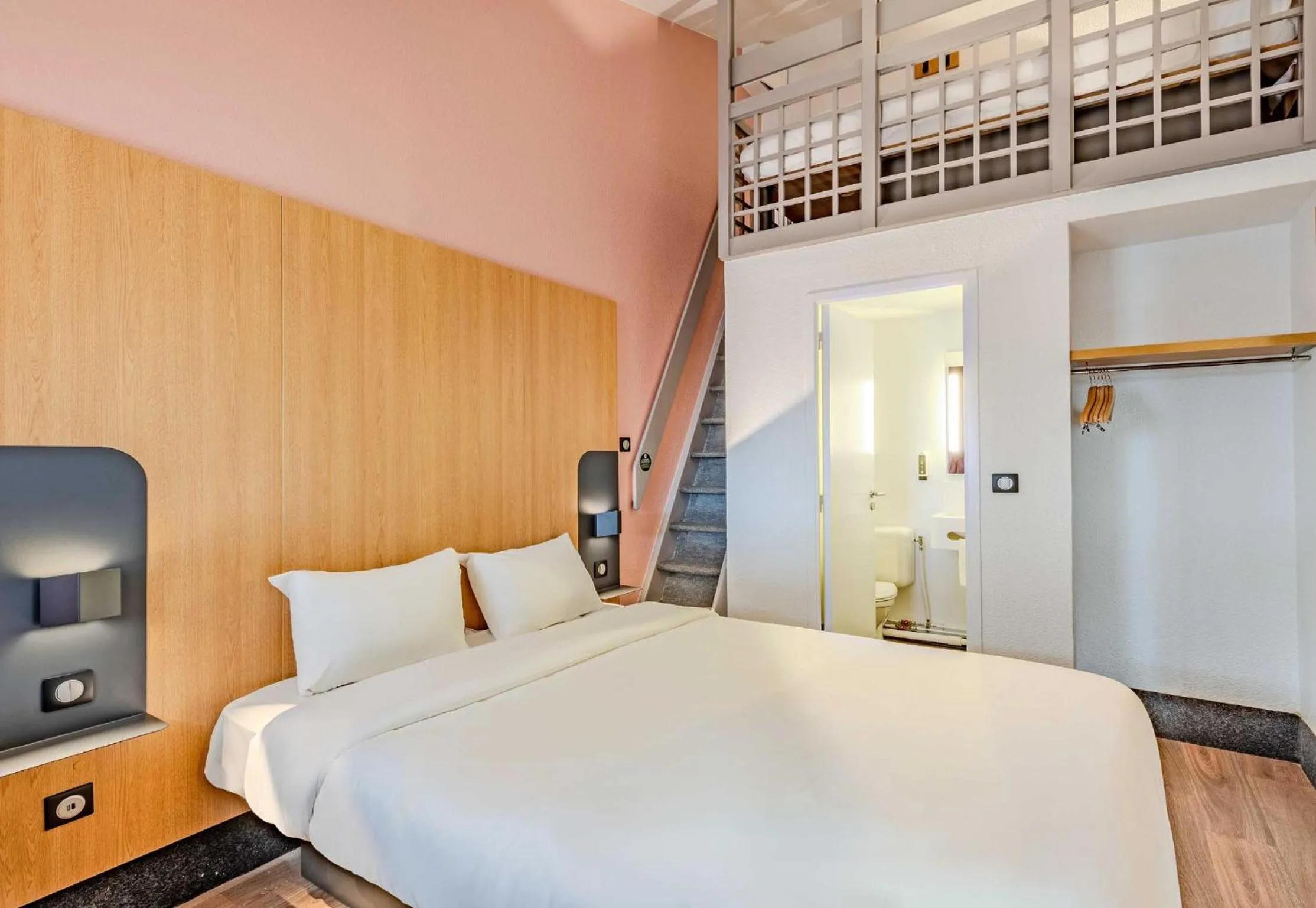 Photo of the whole room, Bed in B&B HOTEL Brest Kergaradec Aéroport