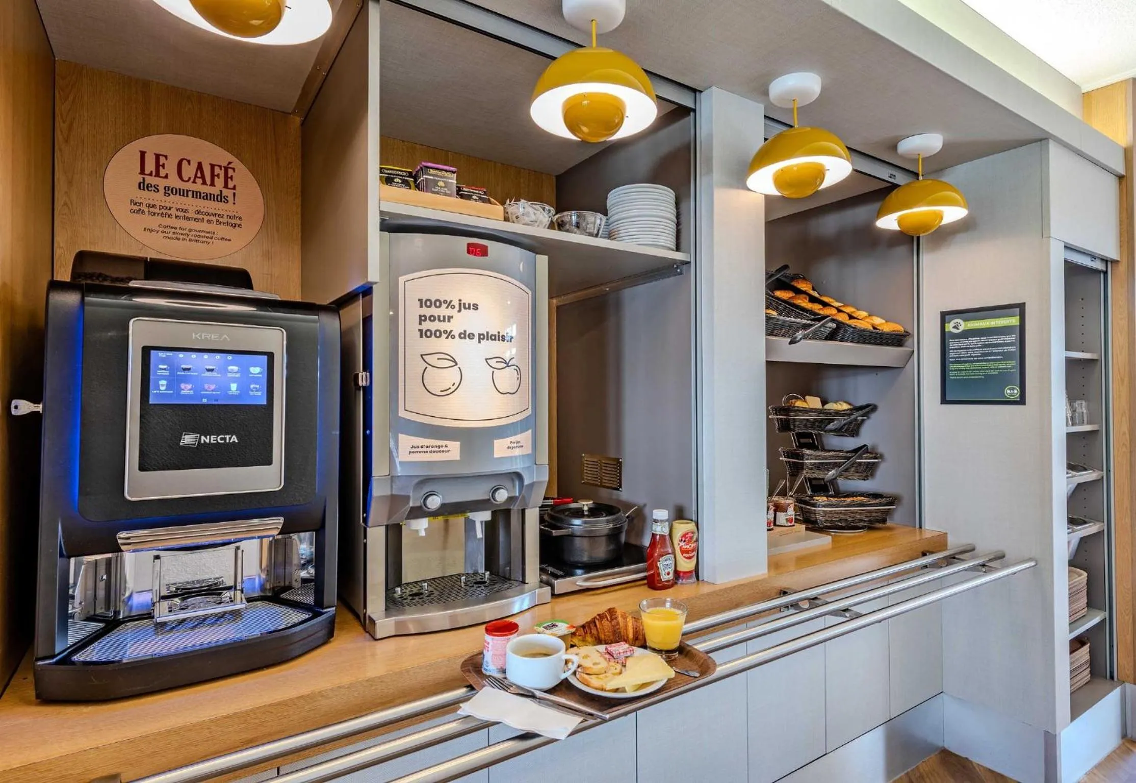 Breakfast in B&B HOTEL Brest Kergaradec Aéroport