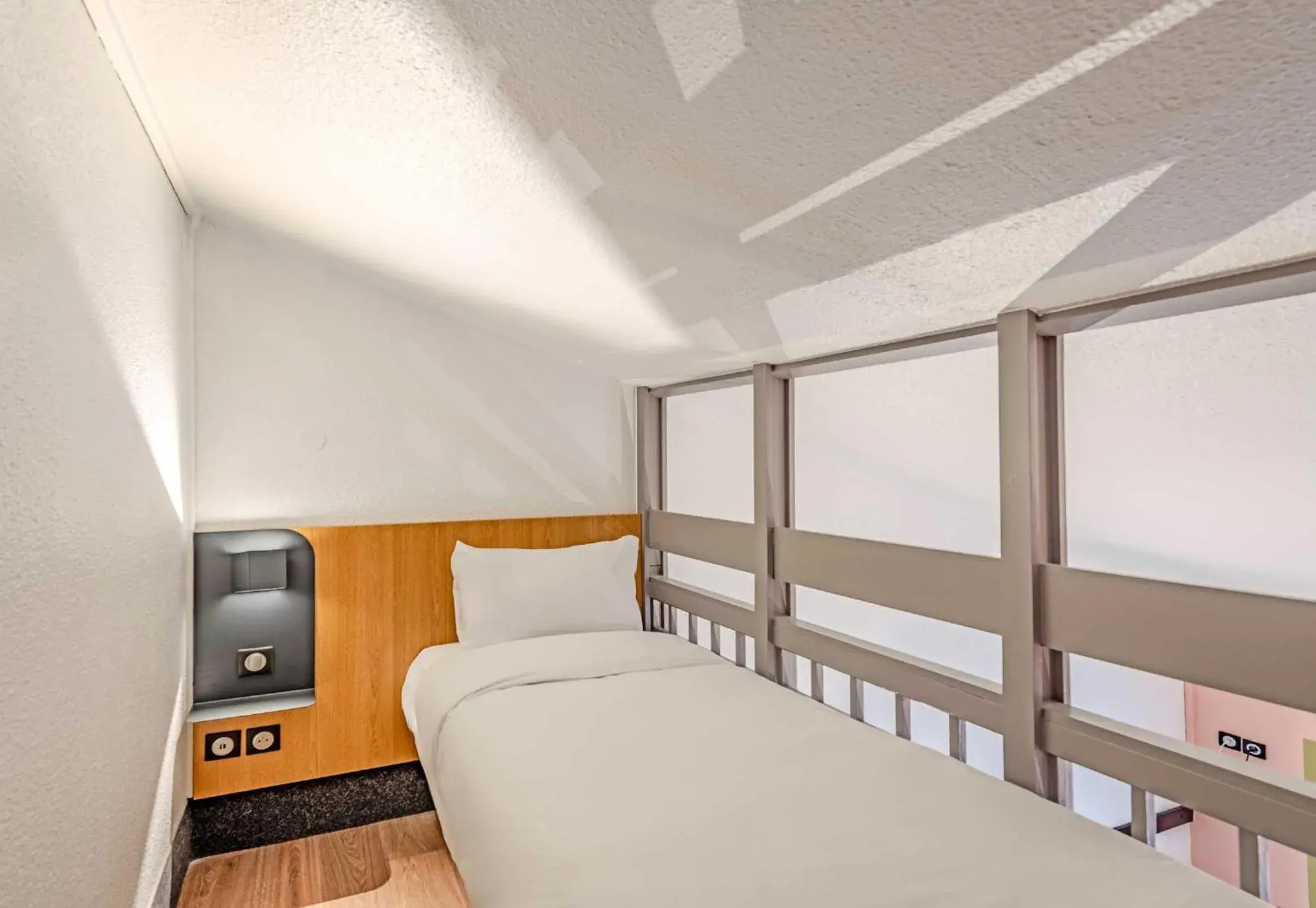 Triple Room - Non-Smoking in B&B HOTEL Brest Kergaradec Aéroport Triple Room - Non-Smoking in B&B HOTEL Brest Kergaradec Aéroport